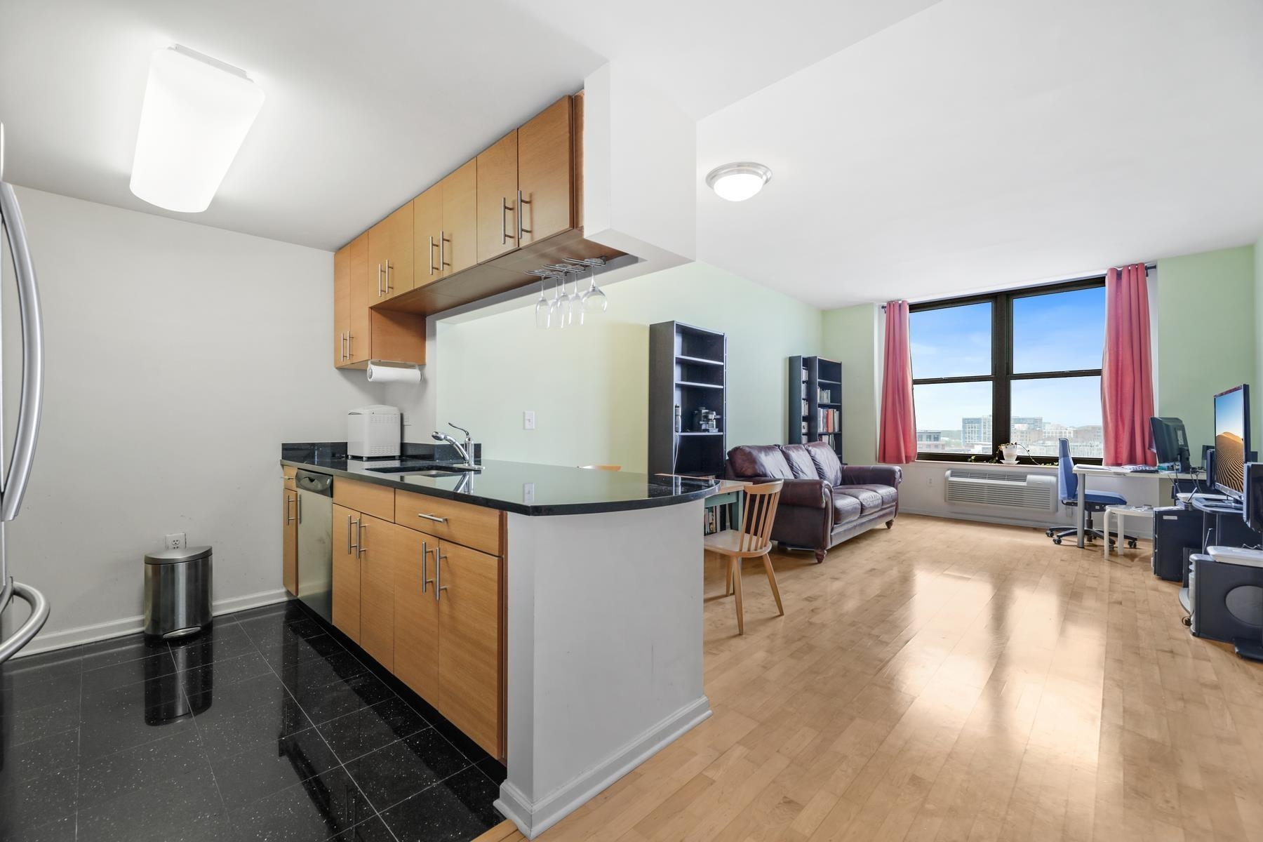 102 CHRISTOPHER COLUMBUS DR Unit: 1003