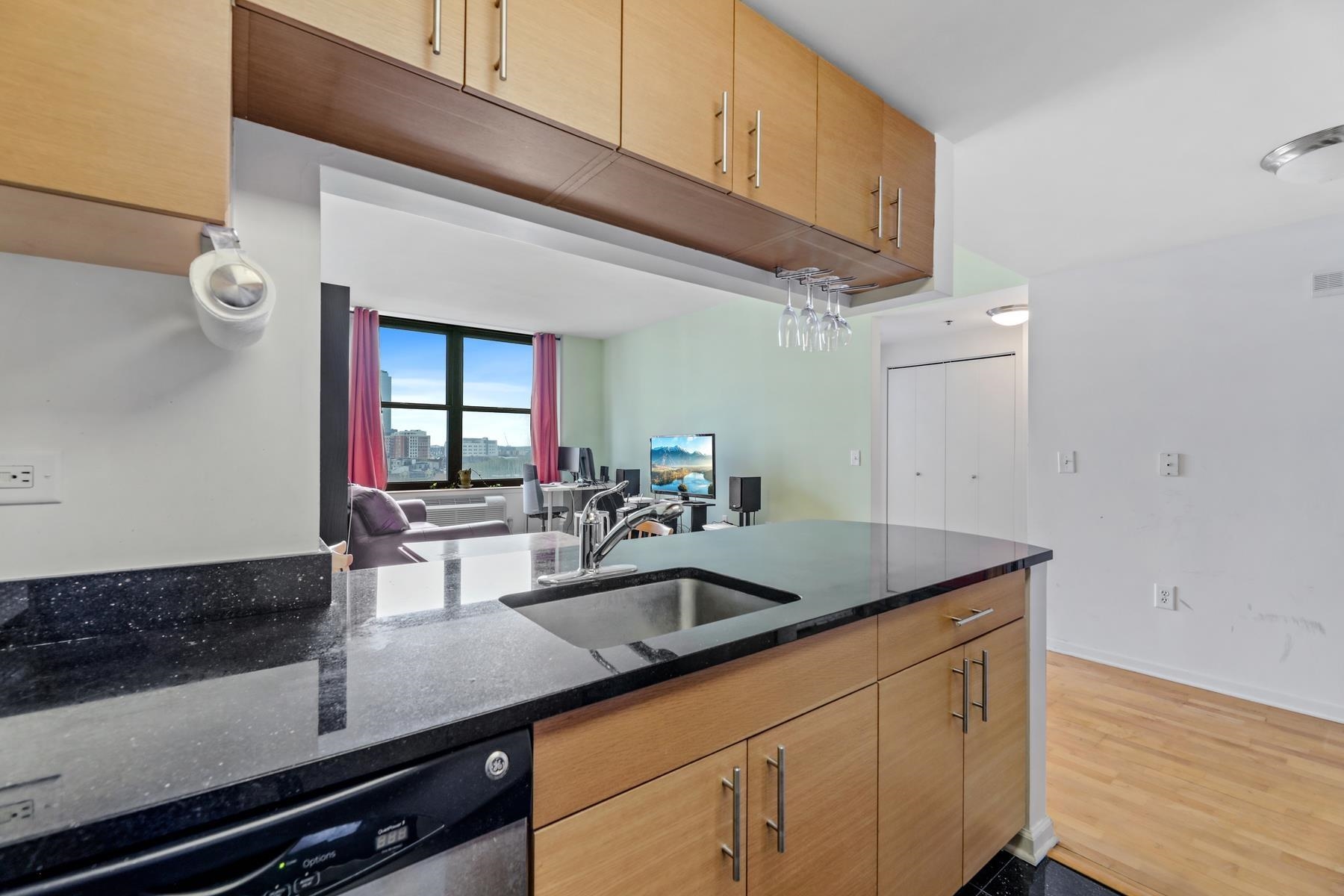 102 CHRISTOPHER COLUMBUS DR Unit: 1003