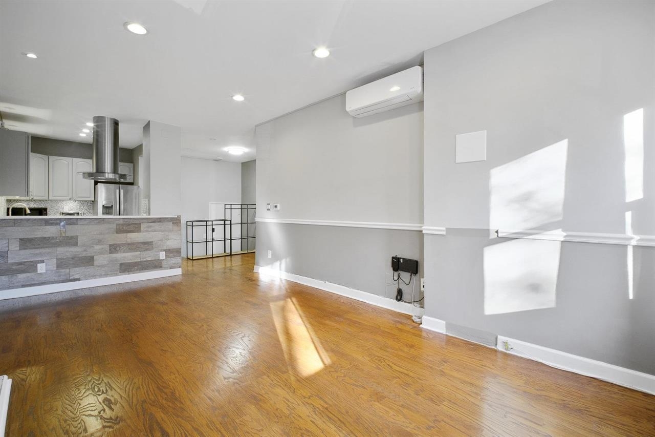 264 9TH ST Unit: 3L