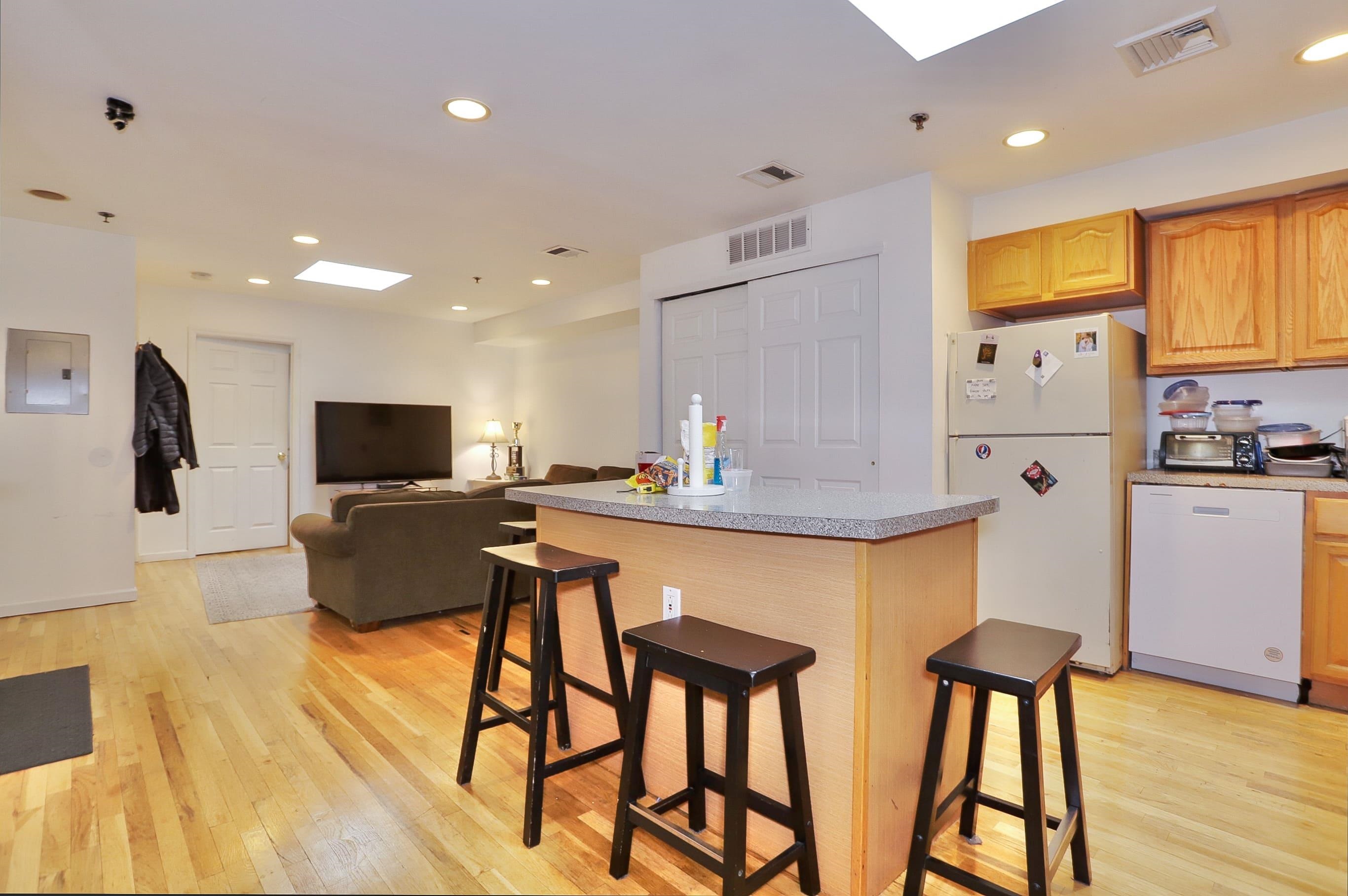 66 MADISON ST Unit: 4