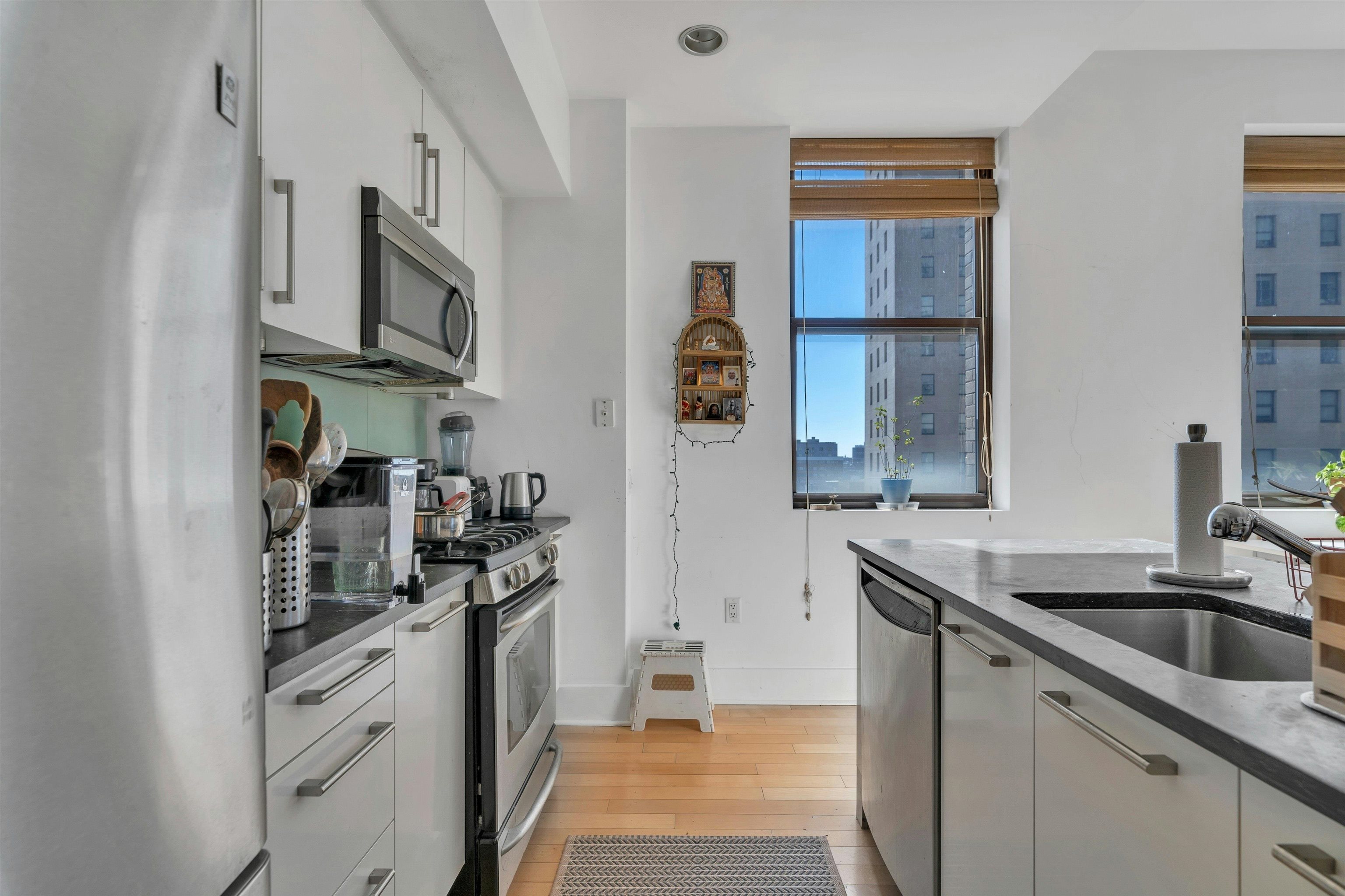 4 BEACON WAY Unit: 521