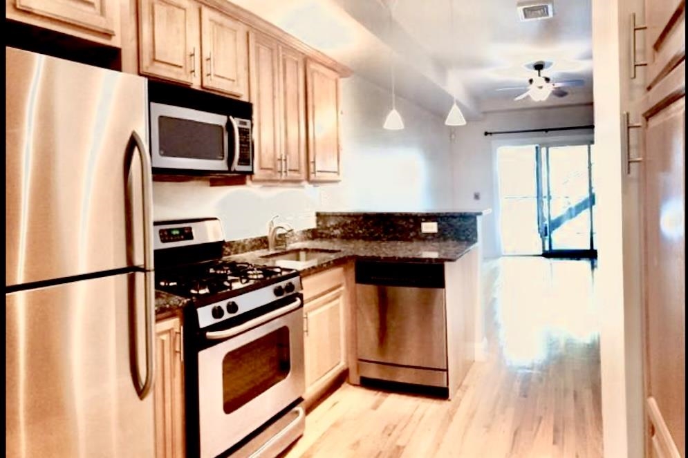 215 CLINTON ST Unit: 2L