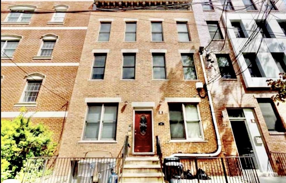 215 CLINTON ST Unit: 2L
