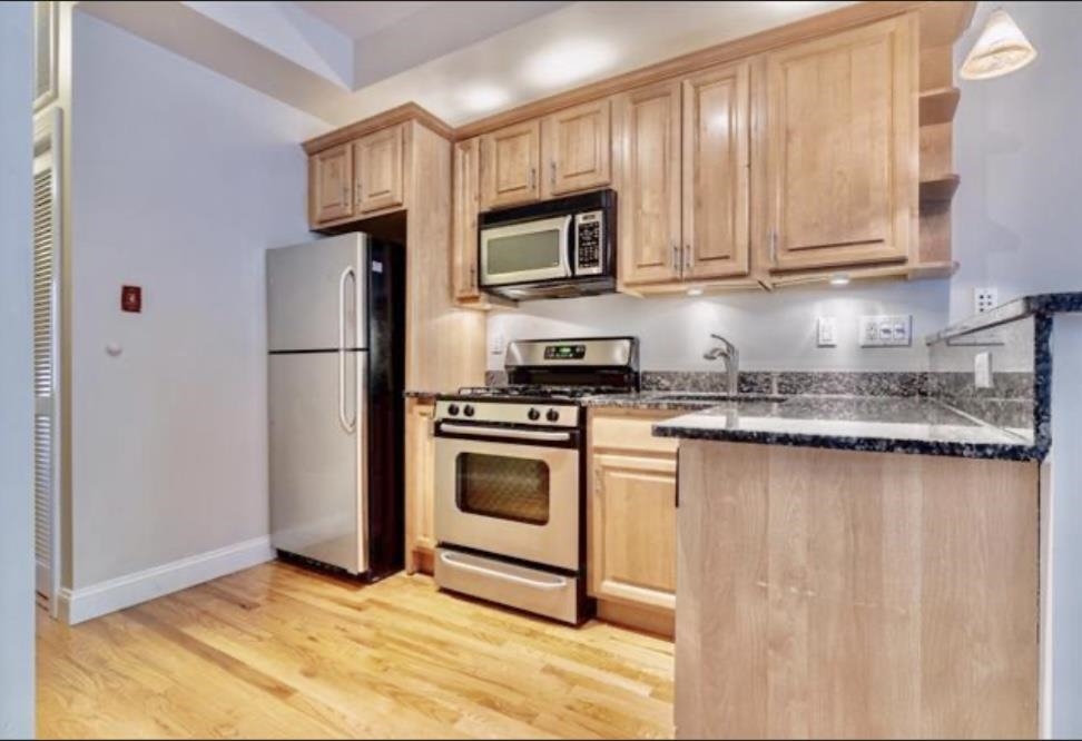 215 CLINTON ST Unit: 2L