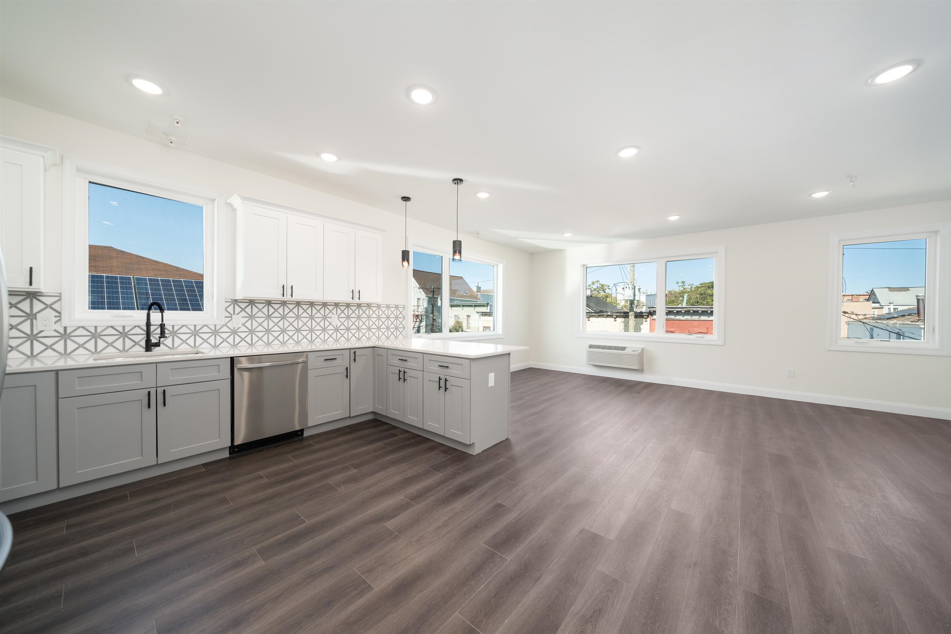 517 7TH ST Unit: 3C