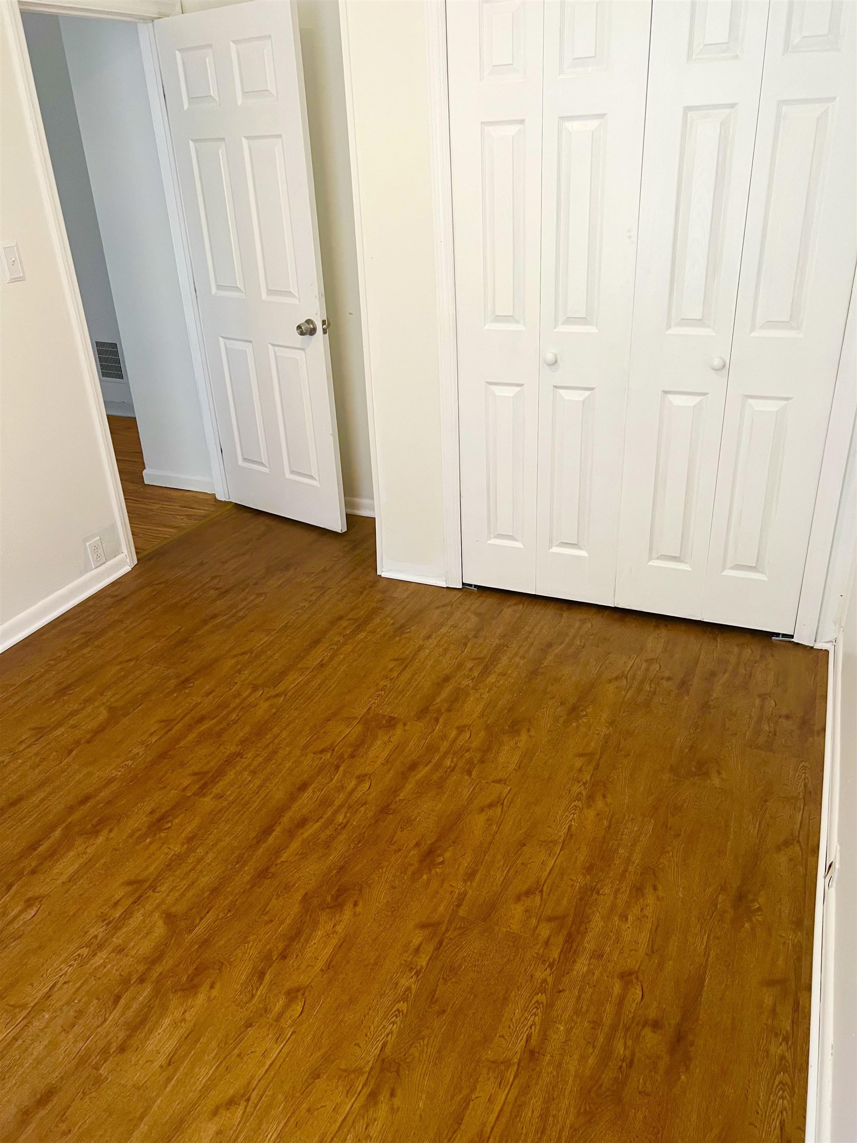 293 ARMSTRONG AVE Unit: 1st Floor