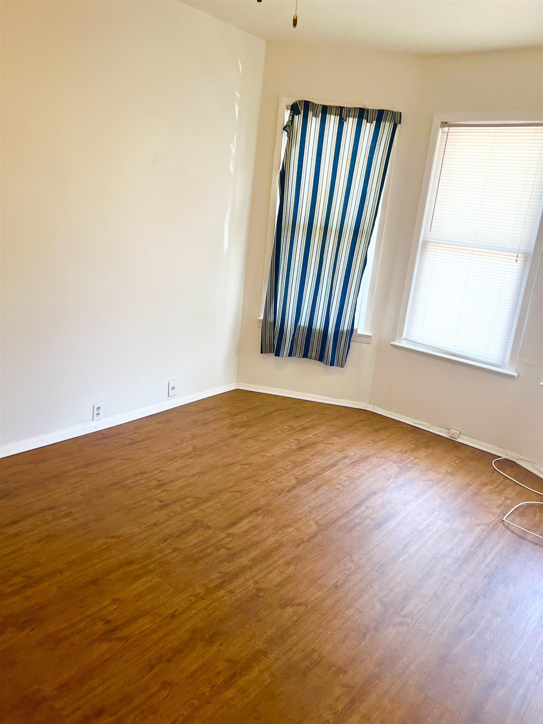 293 ARMSTRONG AVE Unit: 1st Floor