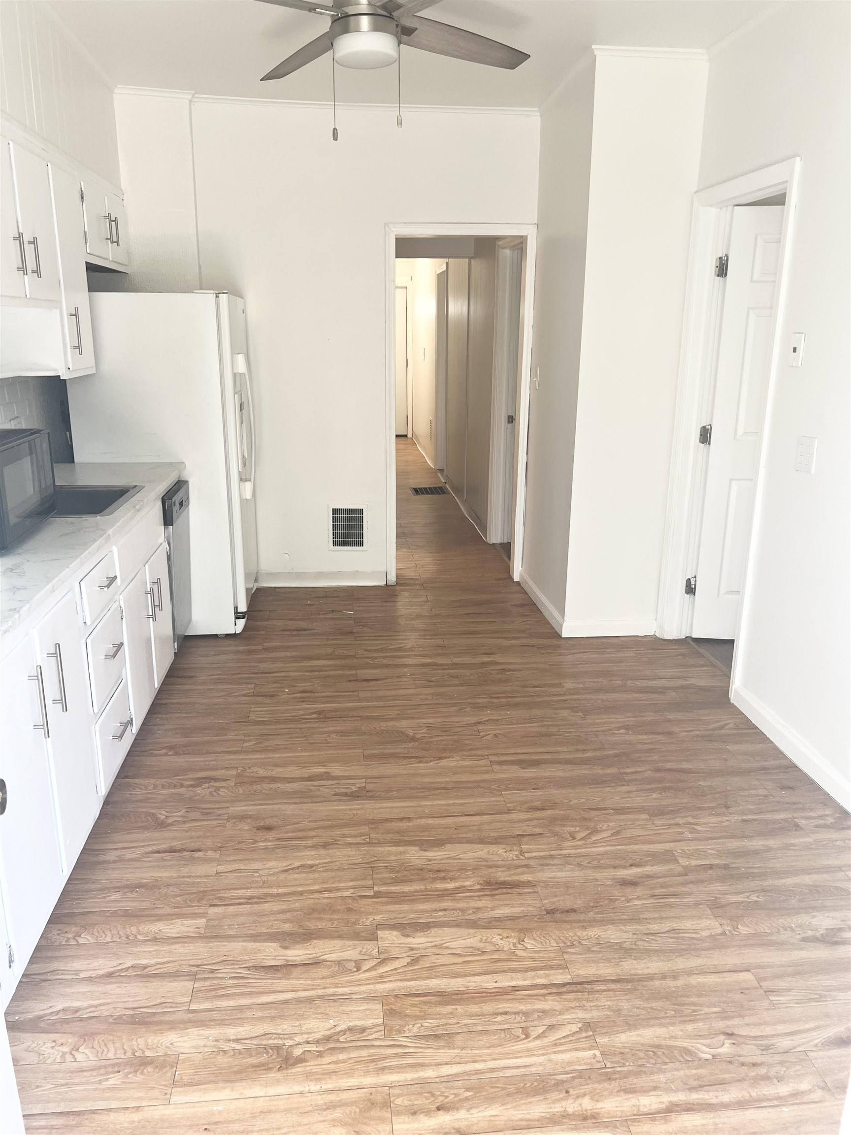 293 ARMSTRONG AVE Unit: 1st Floor