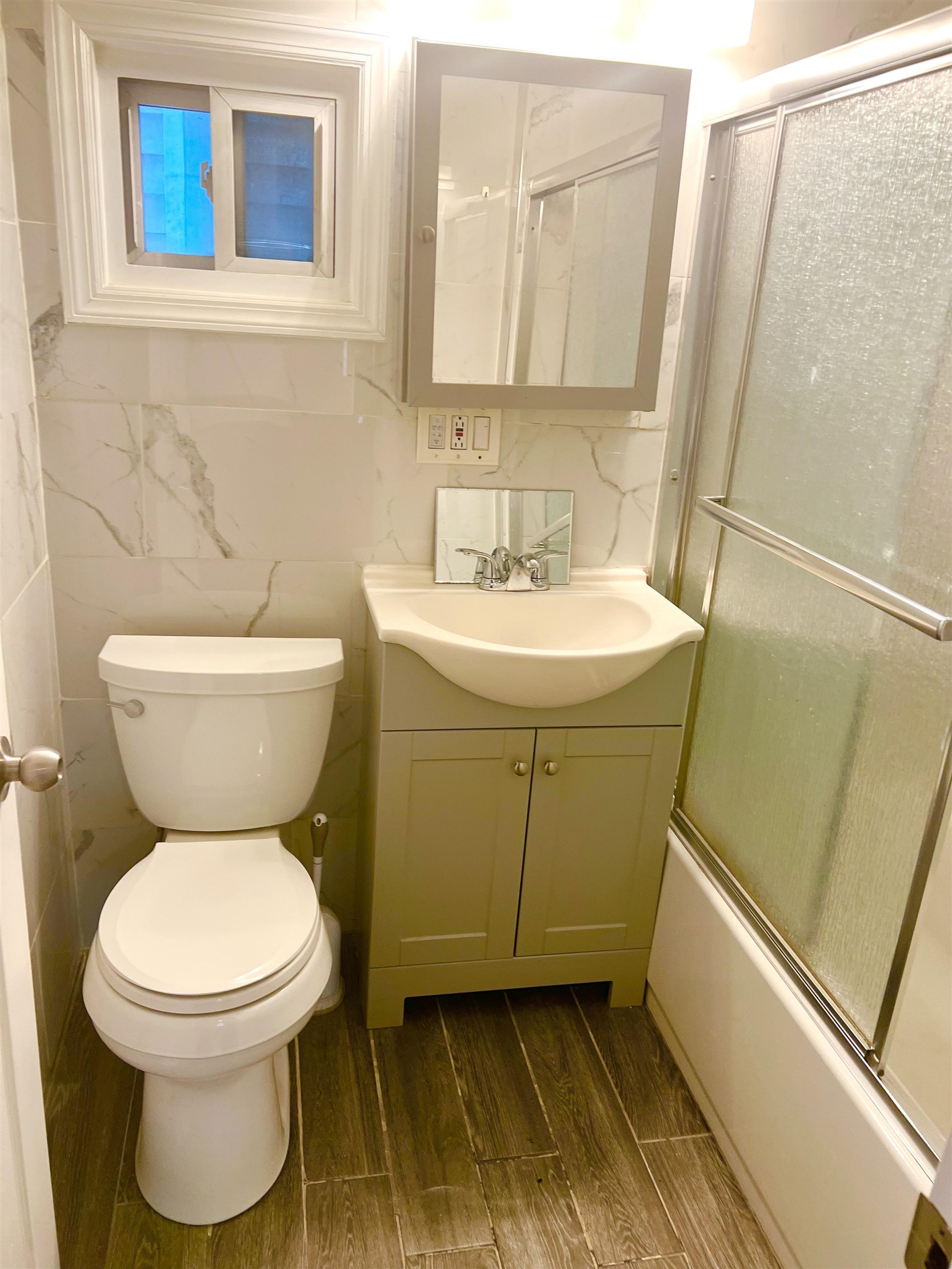 293 ARMSTRONG AVE Unit: 1st Floor