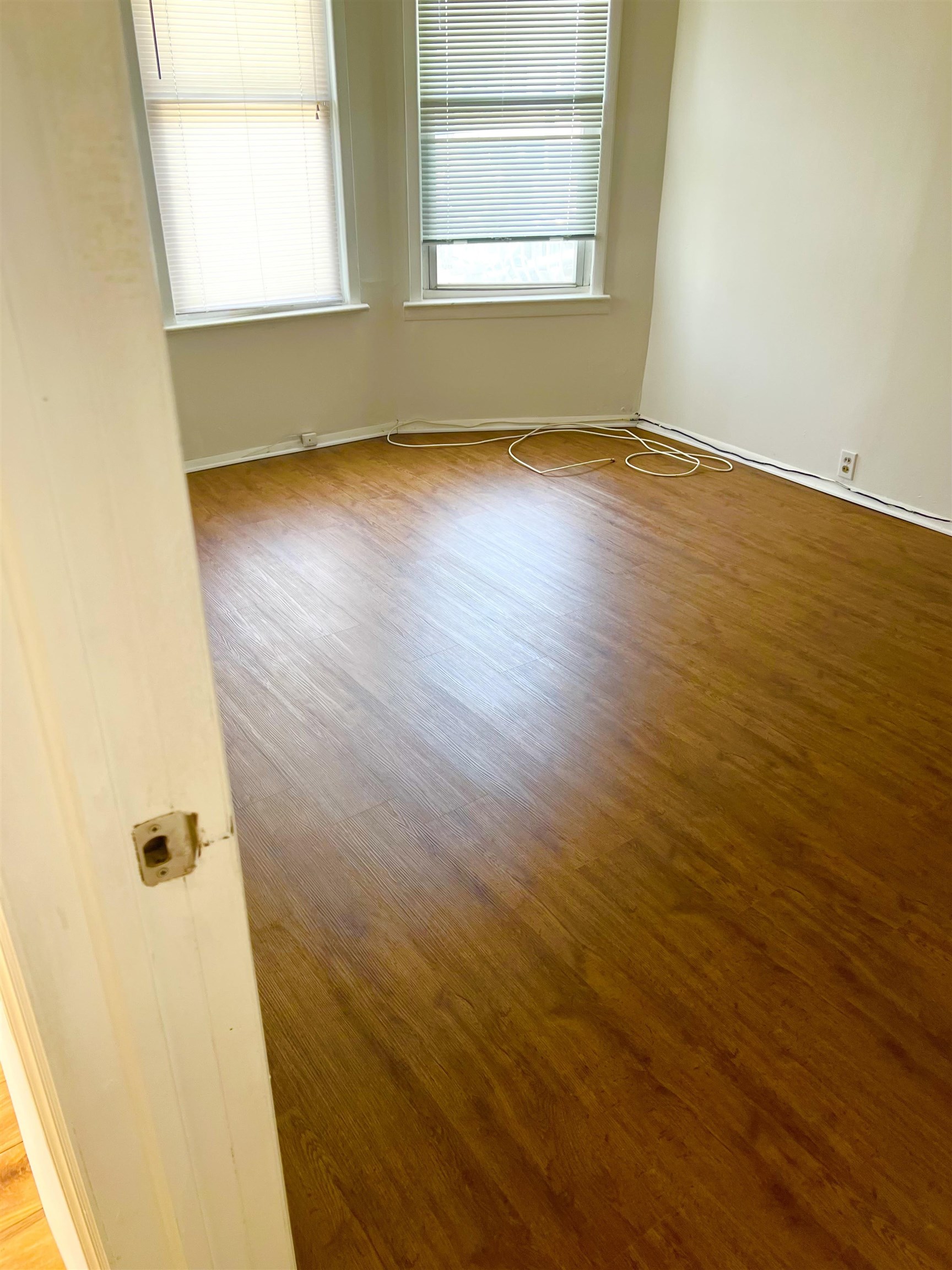 293 ARMSTRONG AVE Unit: 1st Floor