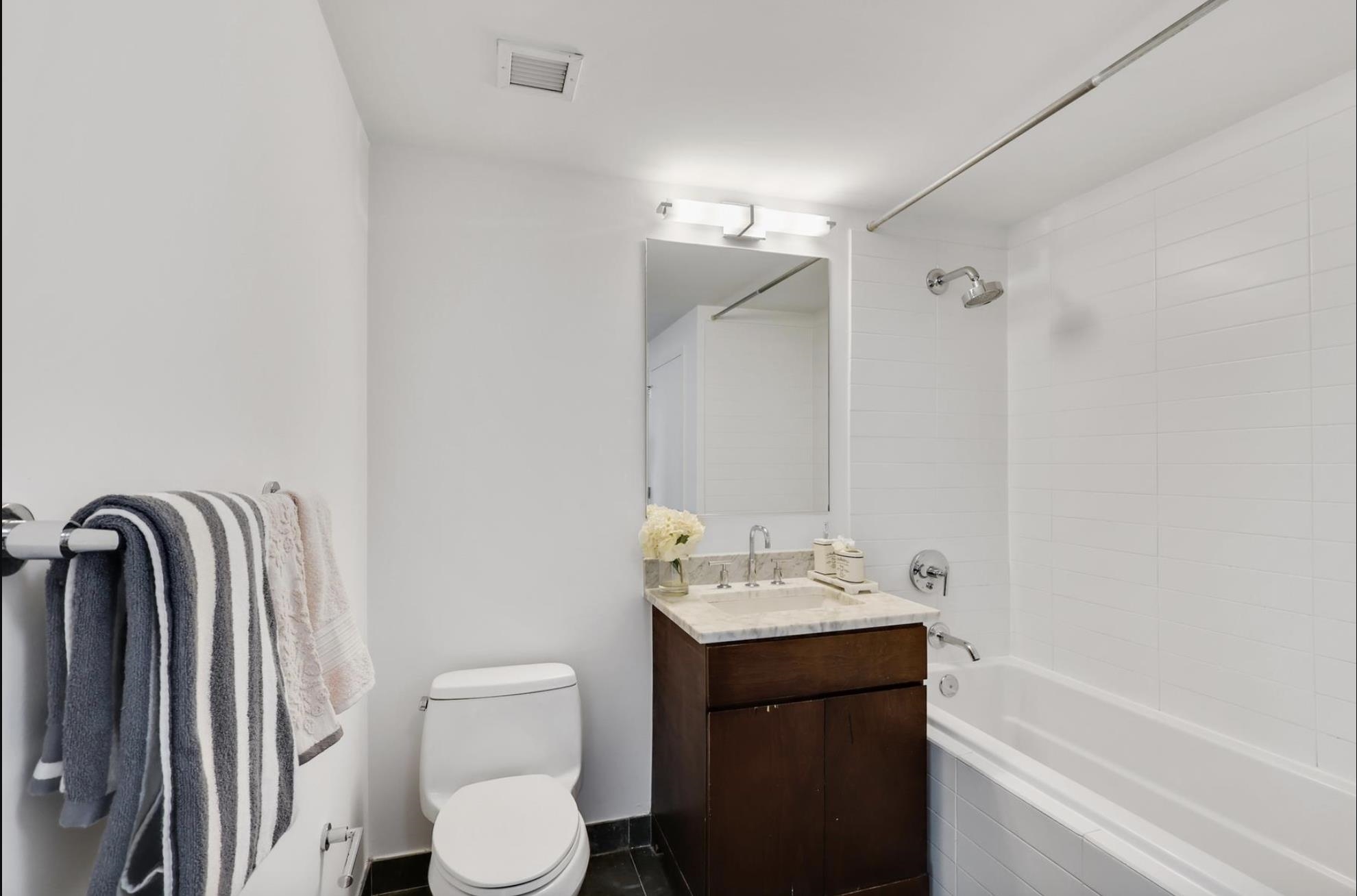 88 MORGAN ST Unit: 3903