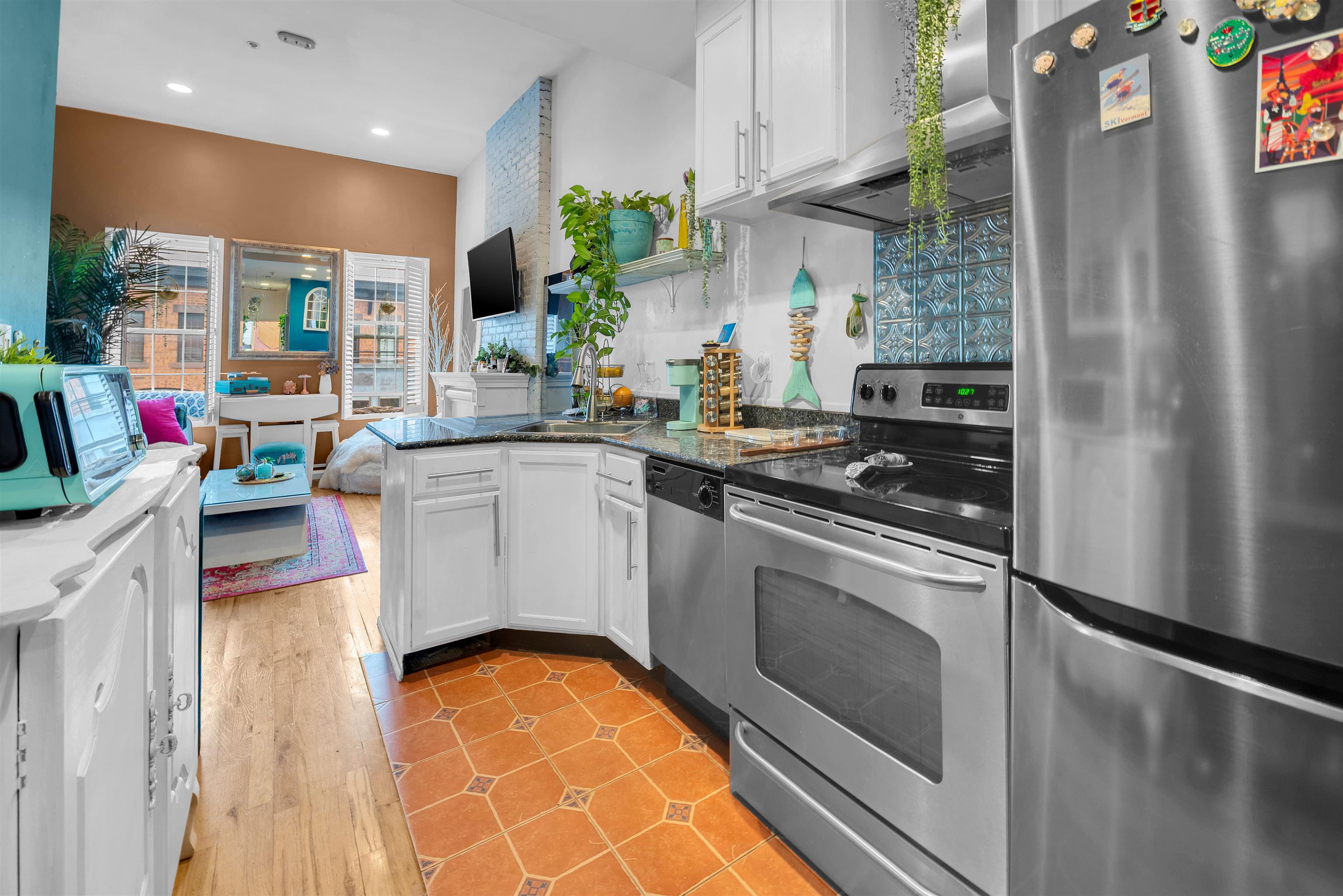 86 MONROE ST Unit: 4L