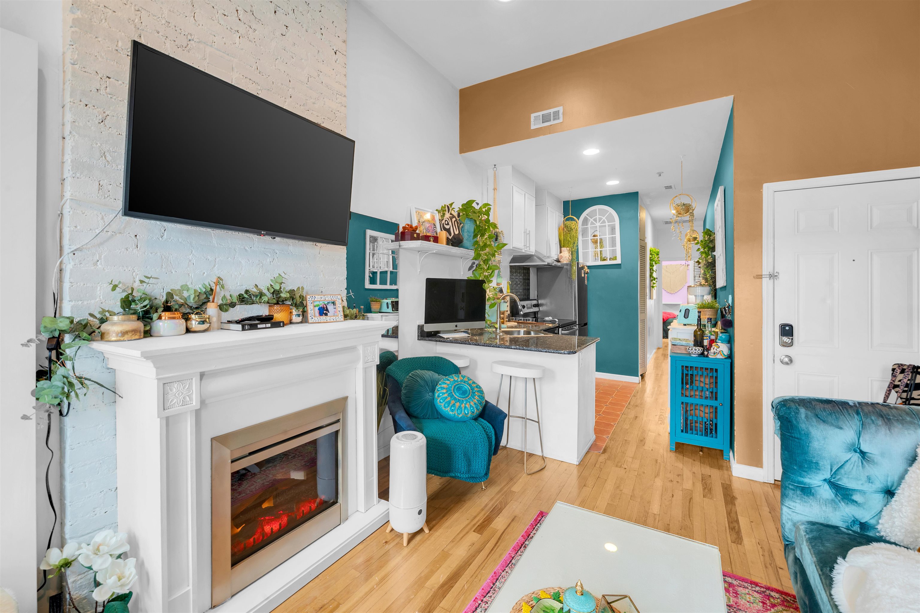 86 MONROE ST Unit: 4L