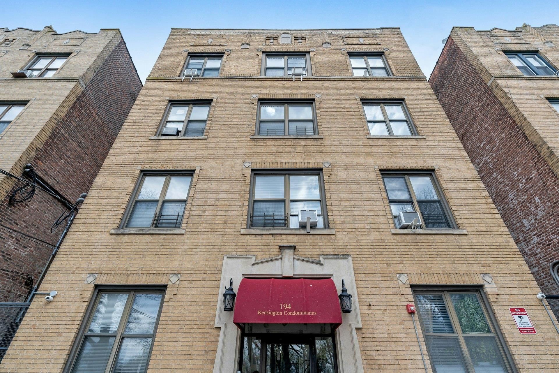 194 KENSINGTON AVE Unit: 302
