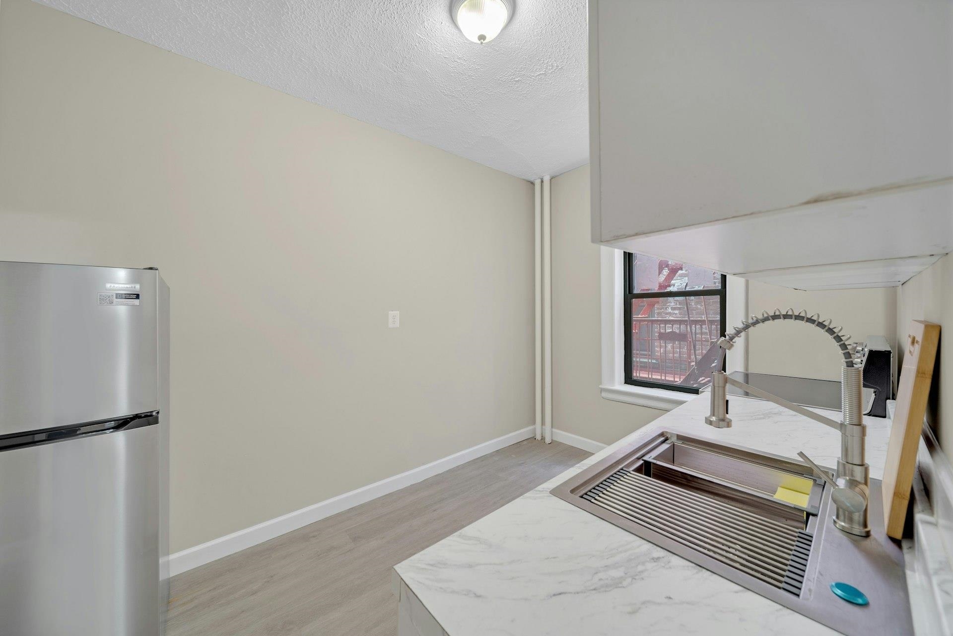 194 KENSINGTON AVE Unit: 302