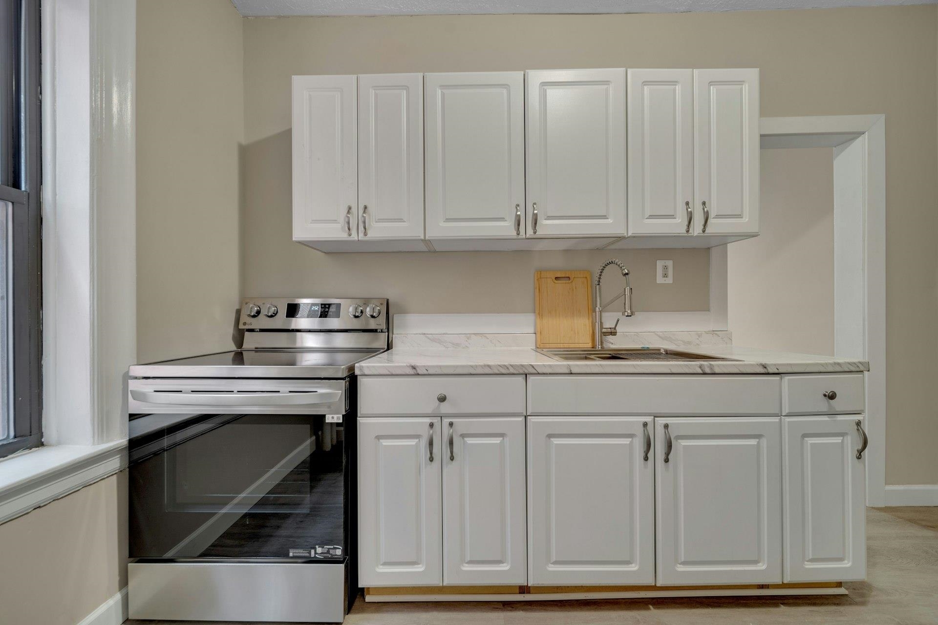 194 KENSINGTON AVE Unit: 302