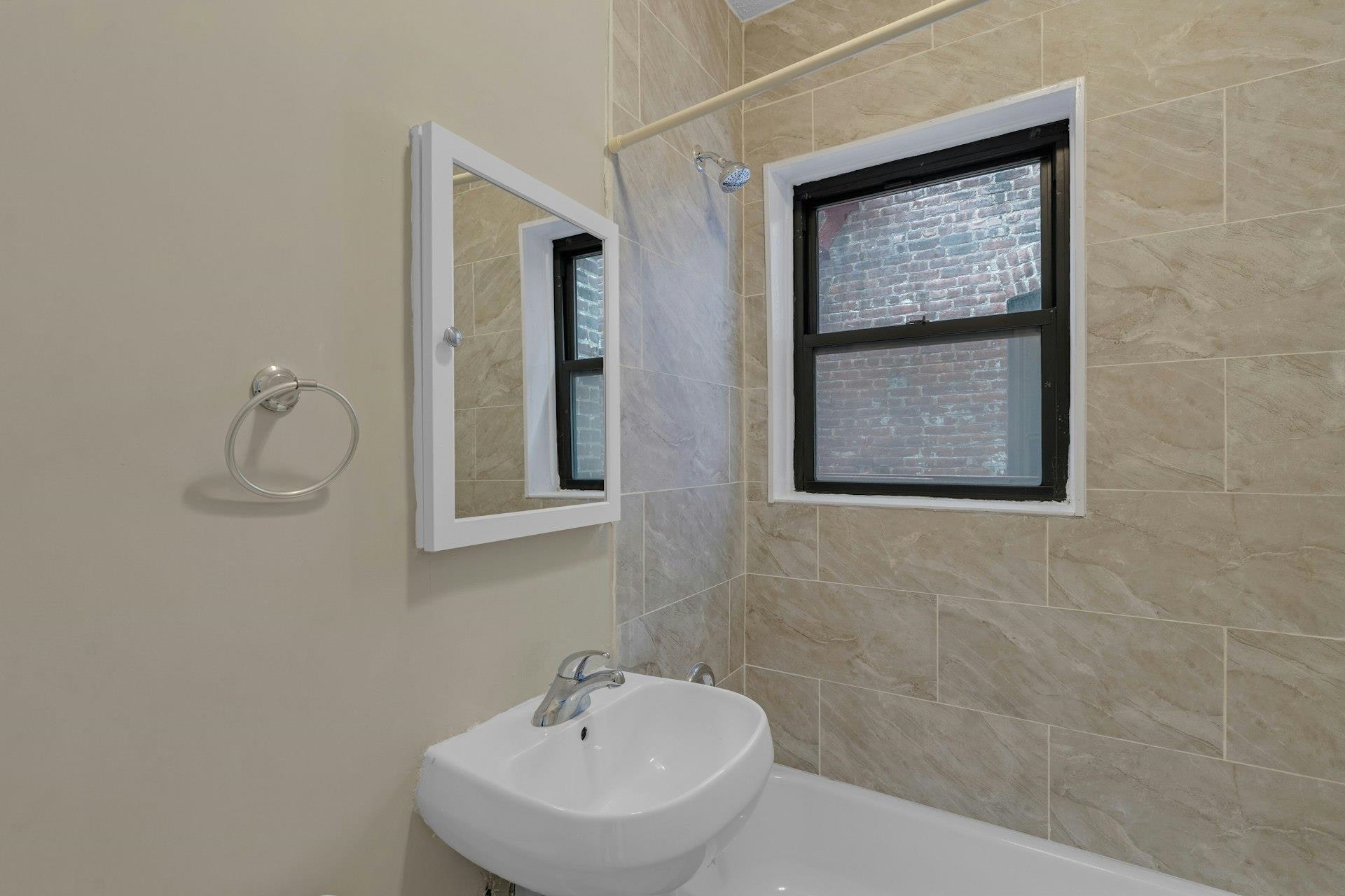 194 KENSINGTON AVE Unit: 302