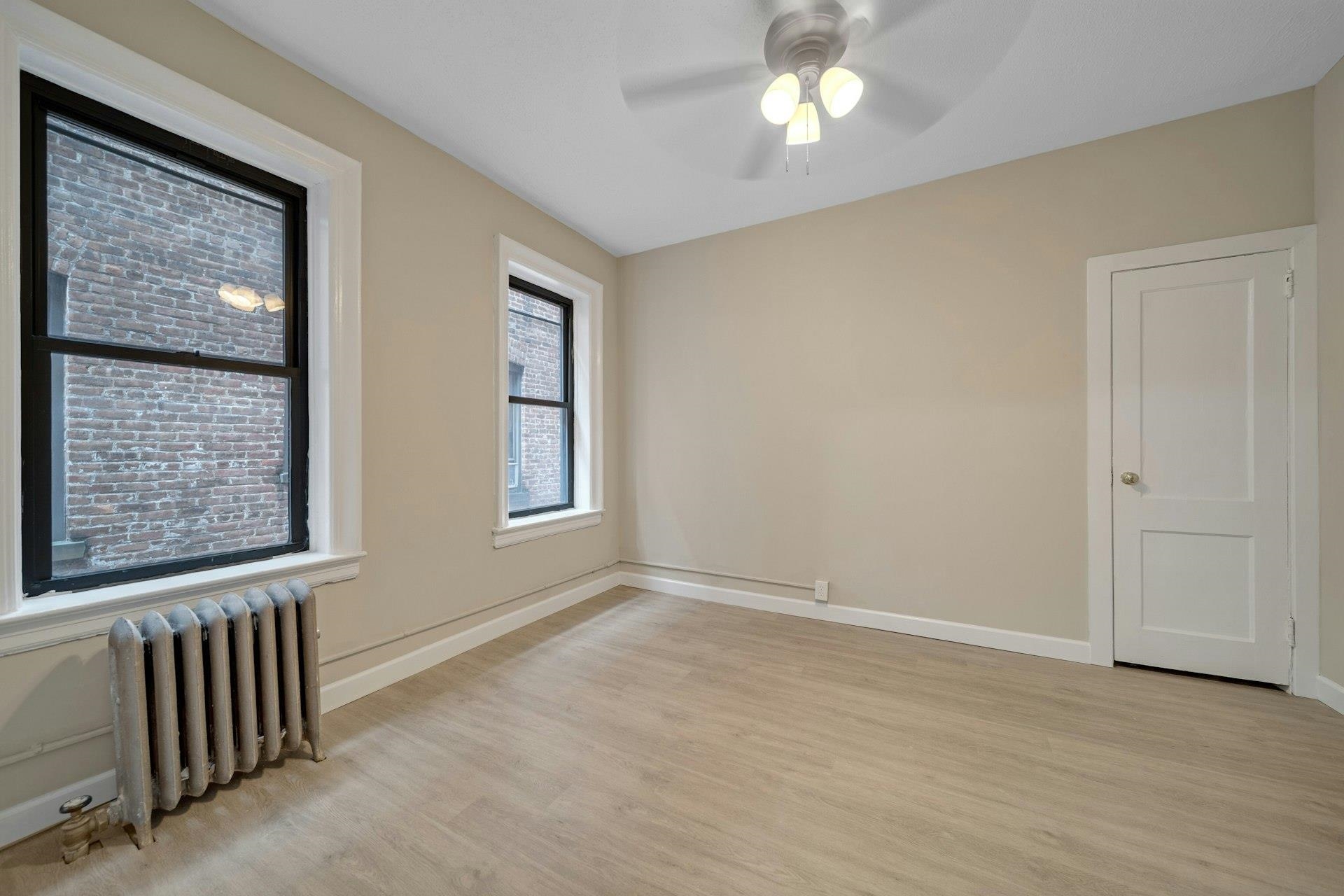 194 KENSINGTON AVE Unit: 302