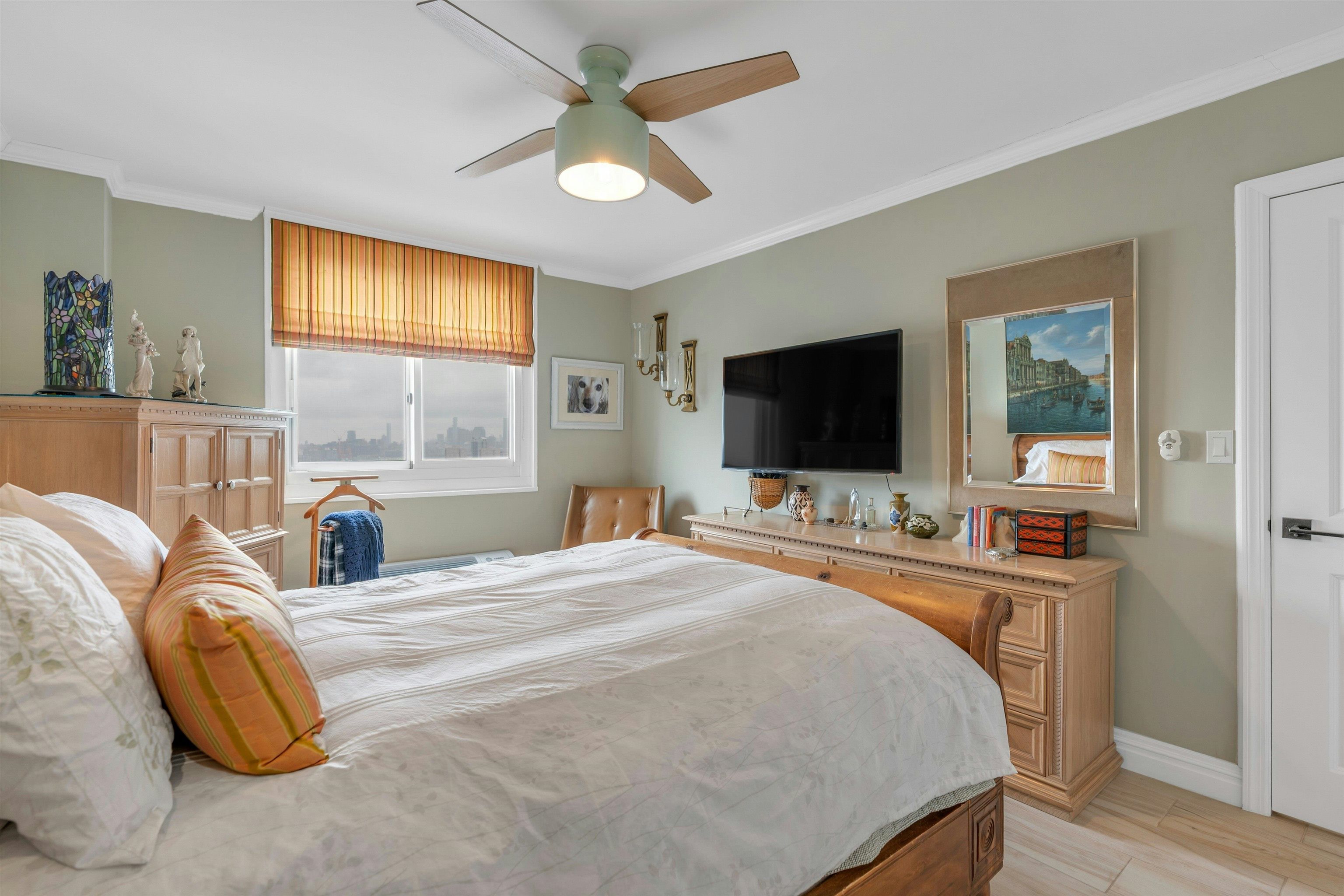 100 MANHATTAN AVE Unit: 2009