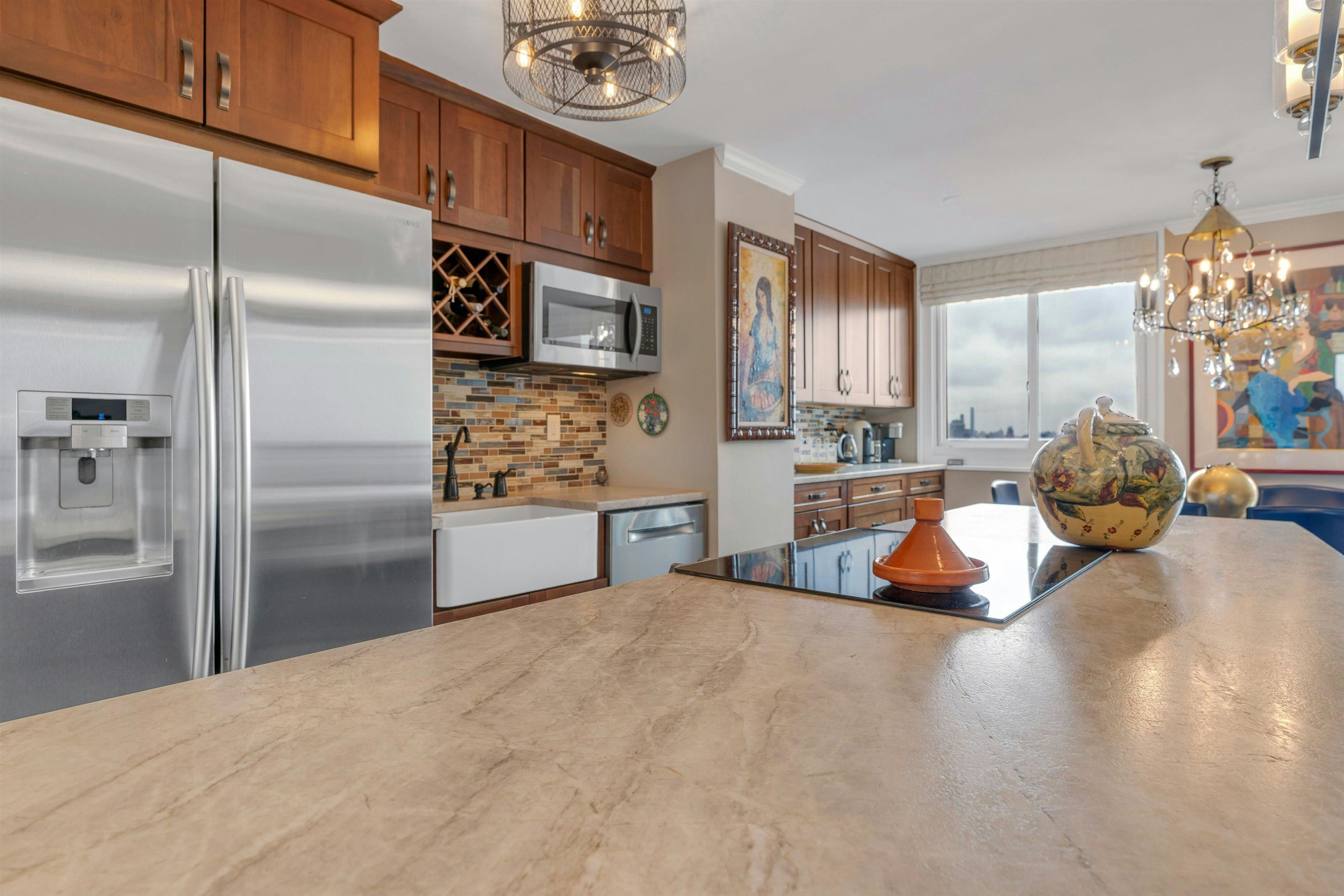 100 MANHATTAN AVE Unit: 2009