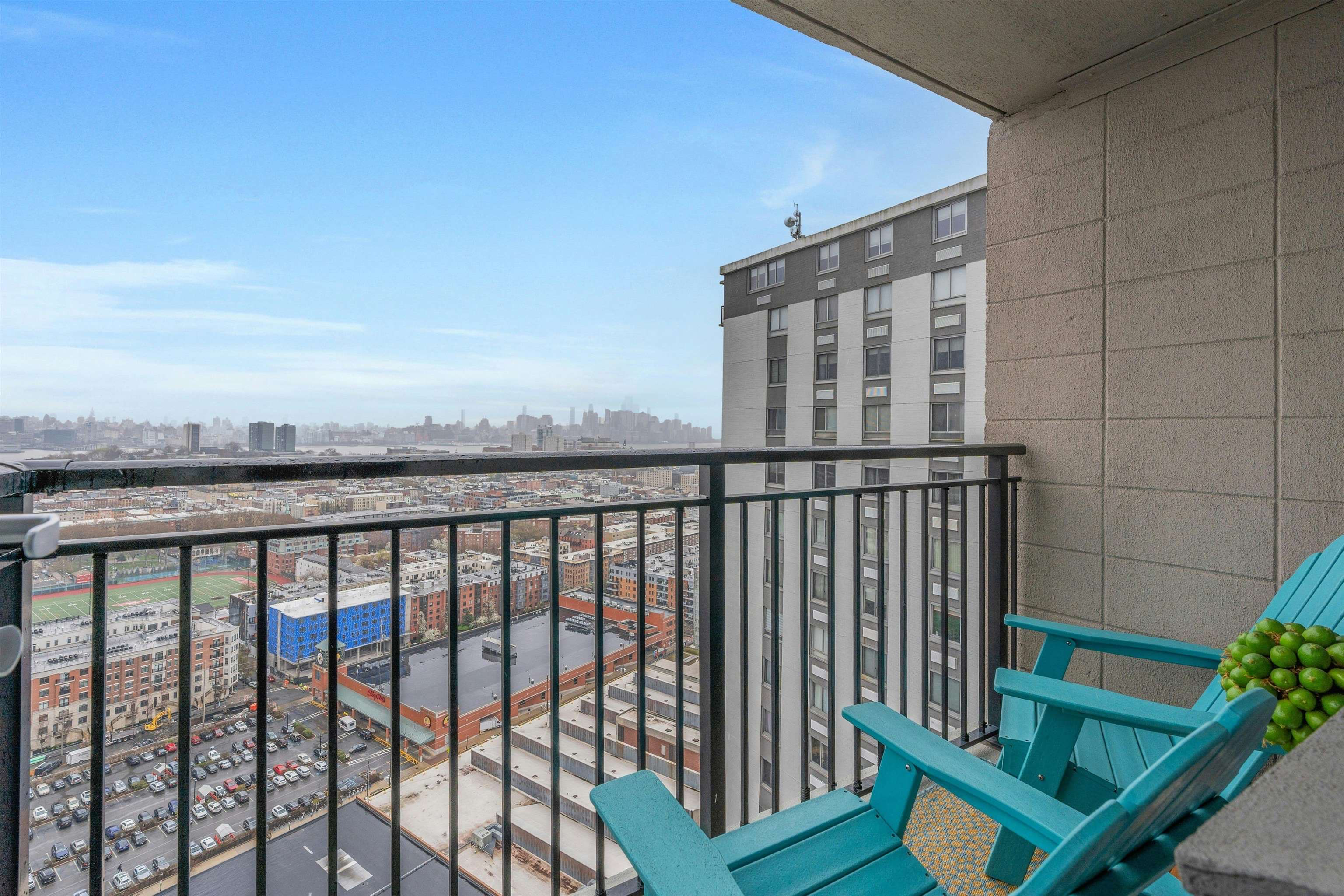 100 MANHATTAN AVE Unit: 2009