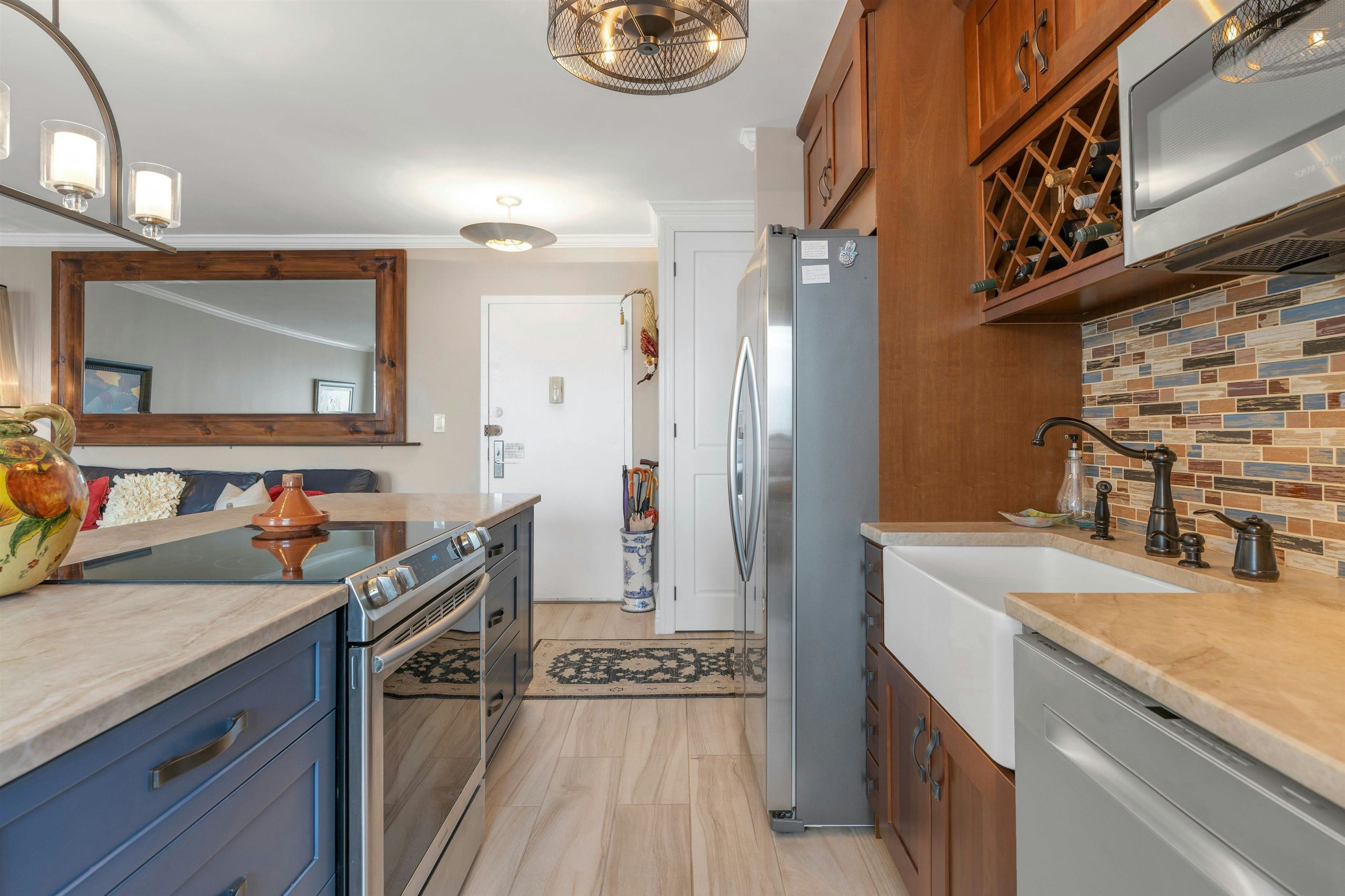 100 MANHATTAN AVE Unit: 2009