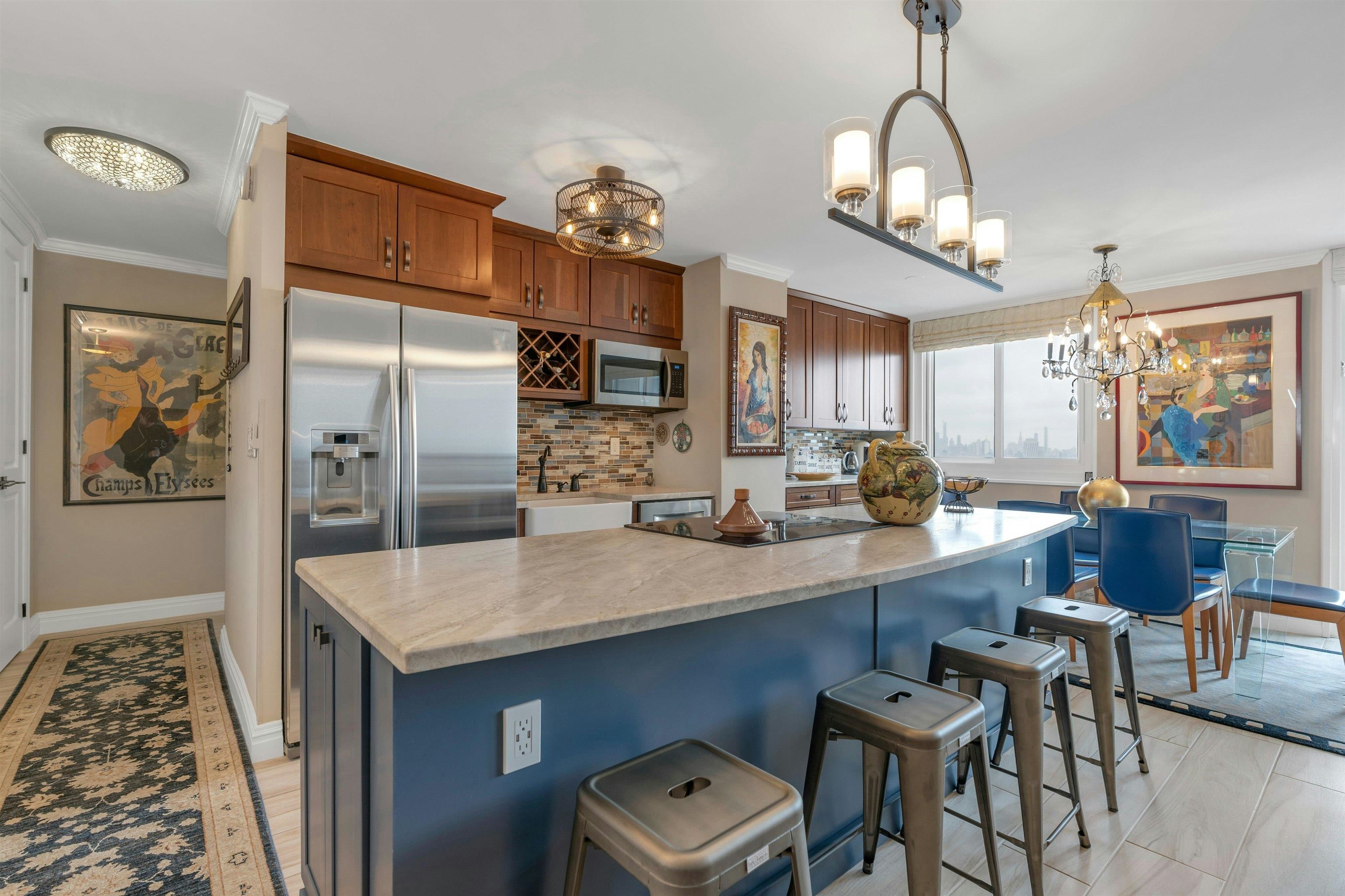 100 MANHATTAN AVE Unit: 2009