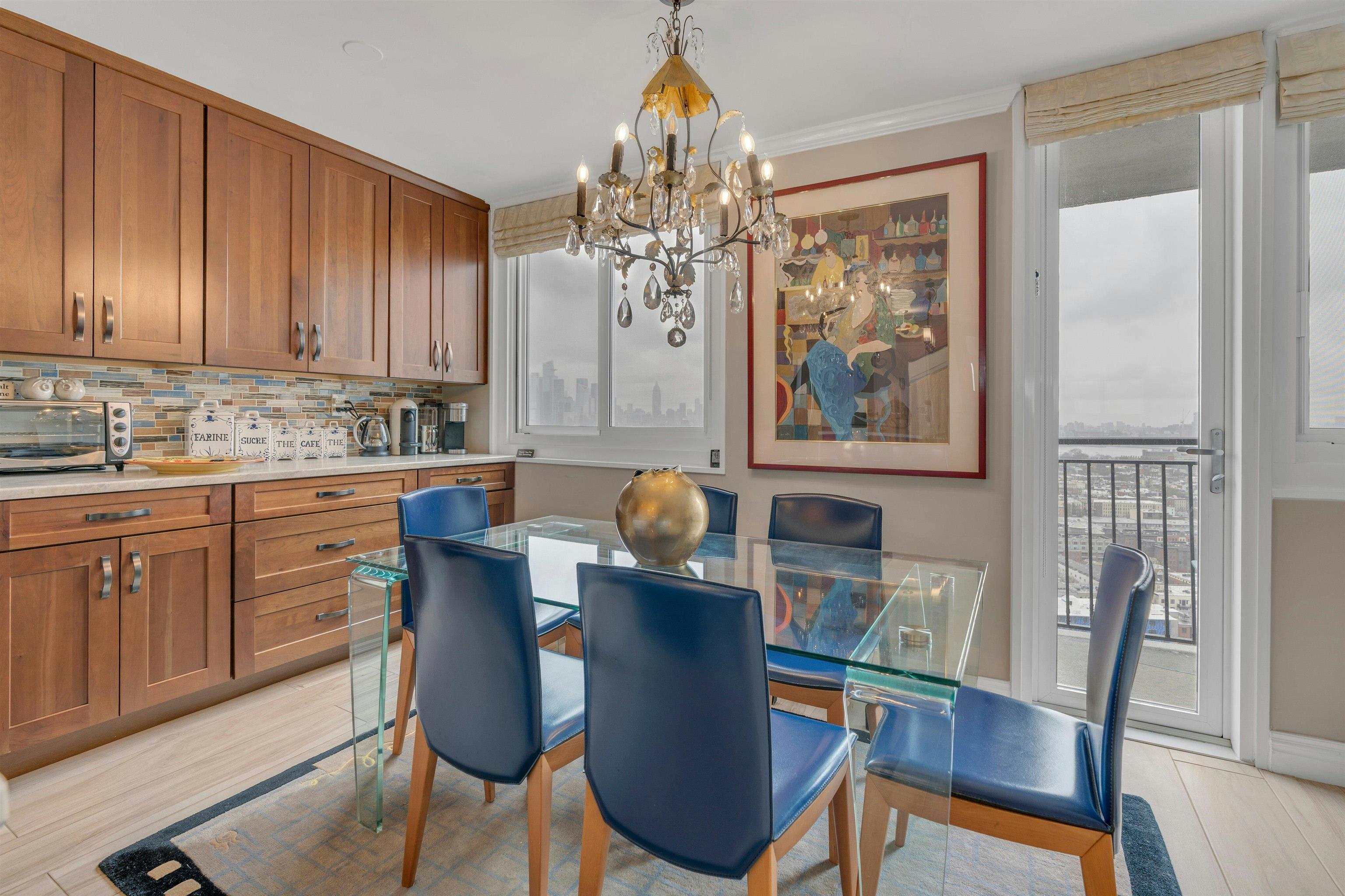 100 MANHATTAN AVE Unit: 2009