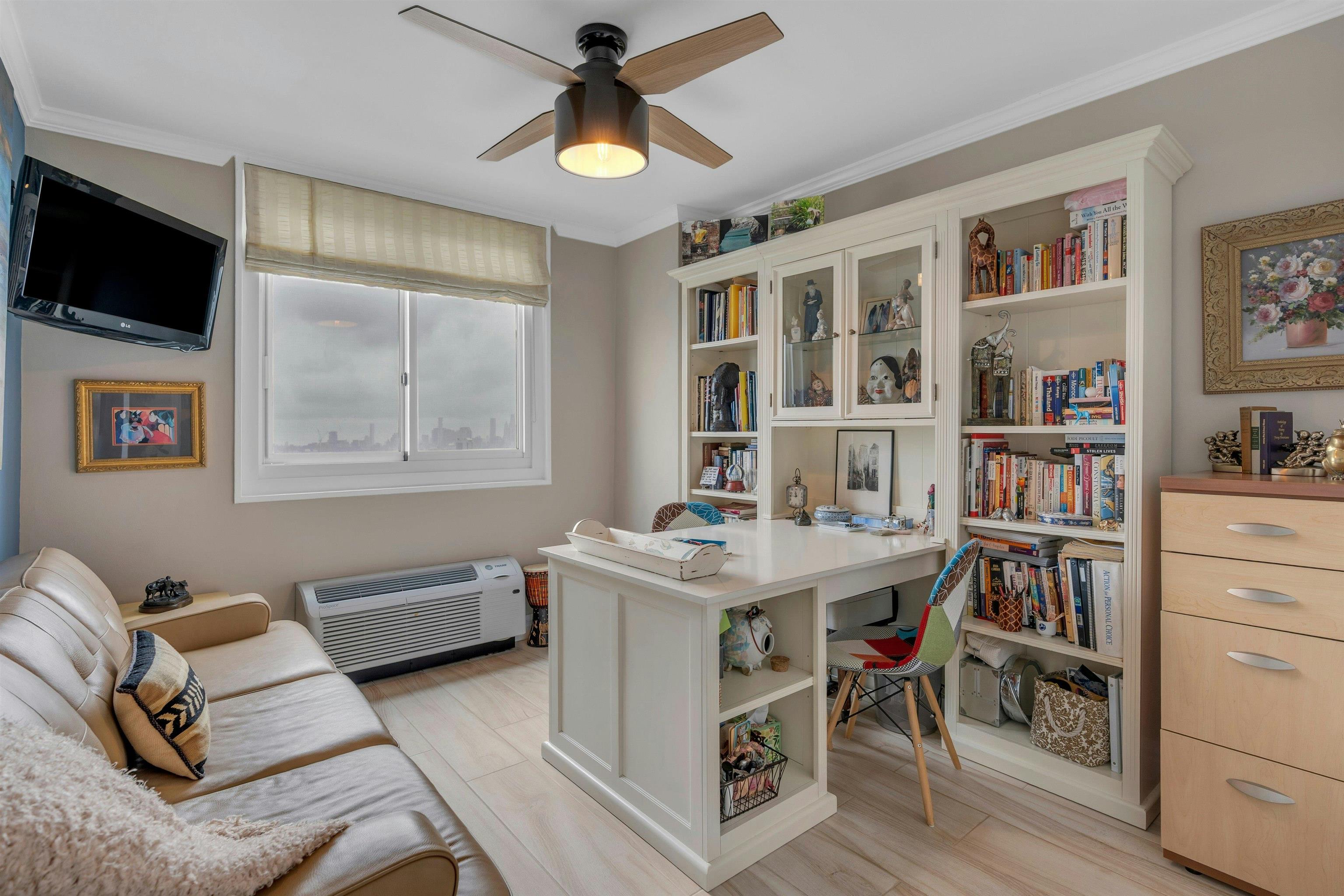 100 MANHATTAN AVE Unit: 2009