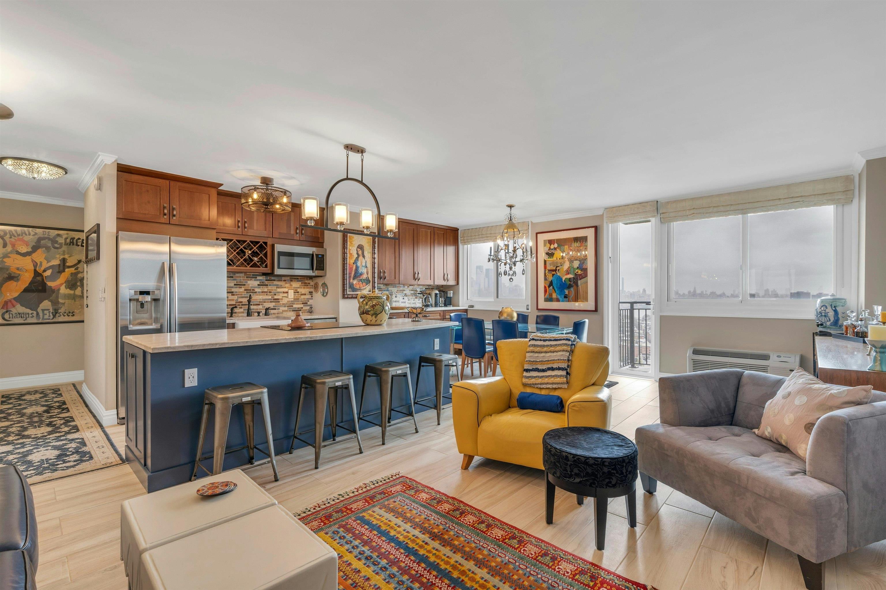 100 MANHATTAN AVE Unit: 2009