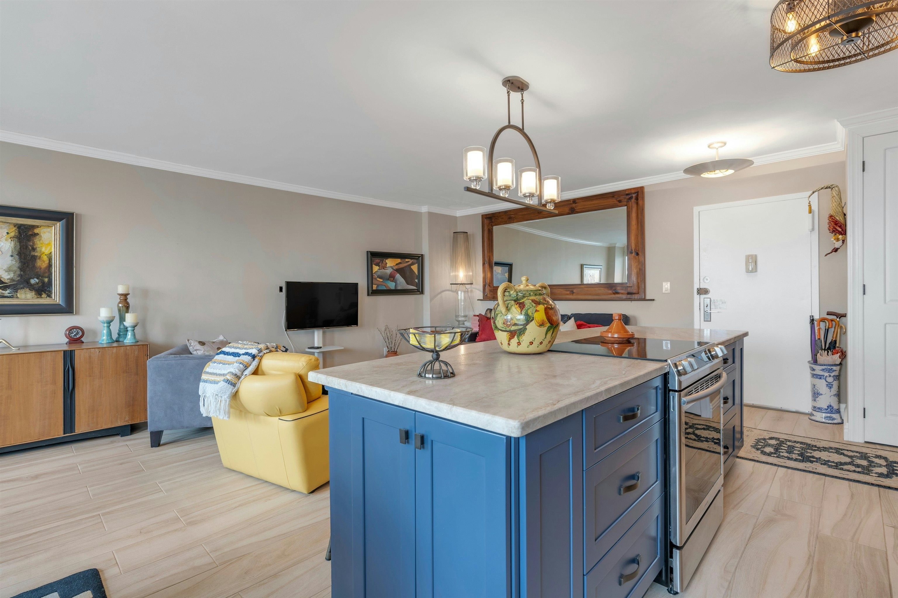 100 MANHATTAN AVE Unit: 2009