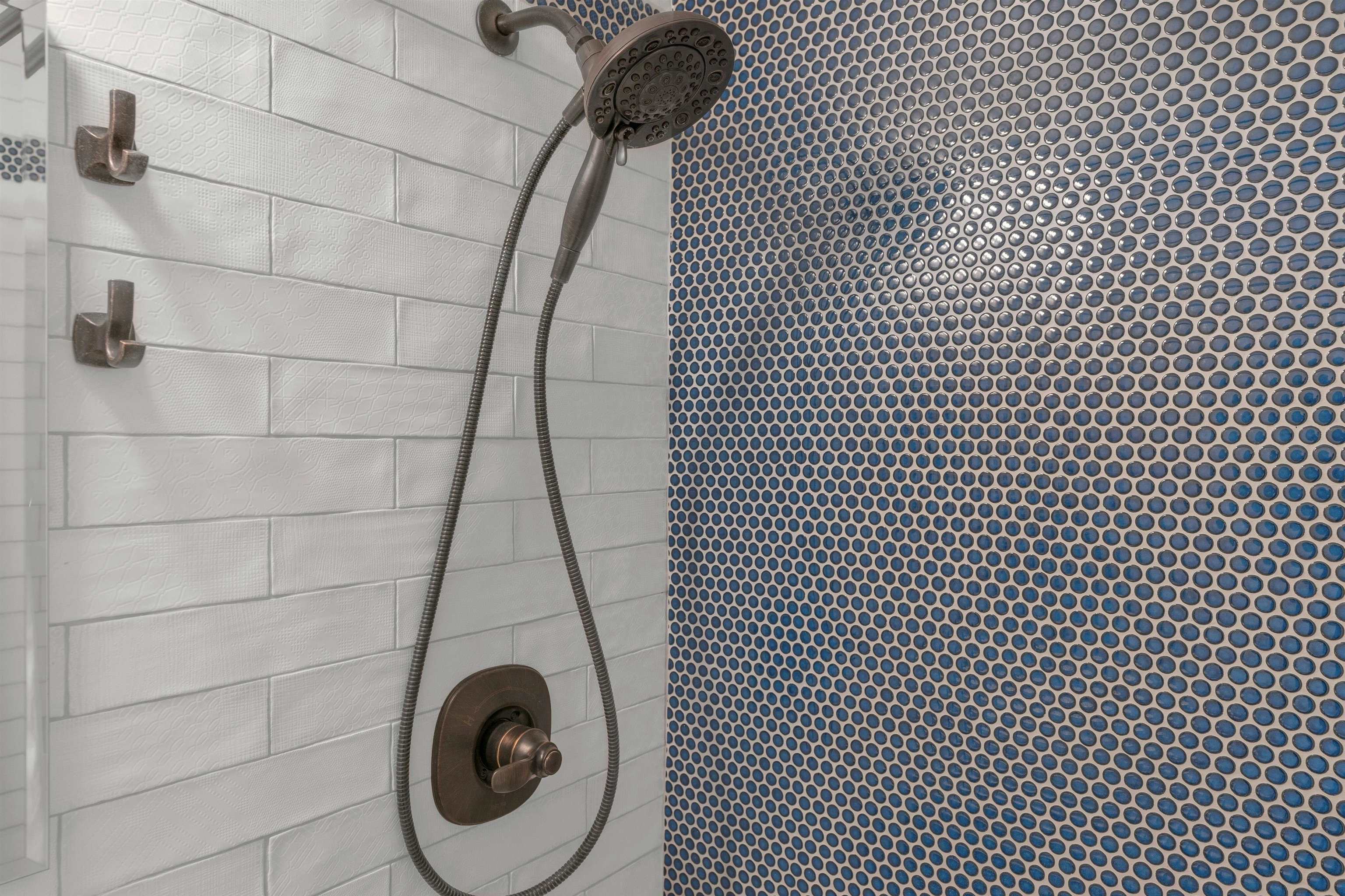 100 MANHATTAN AVE Unit: 2009