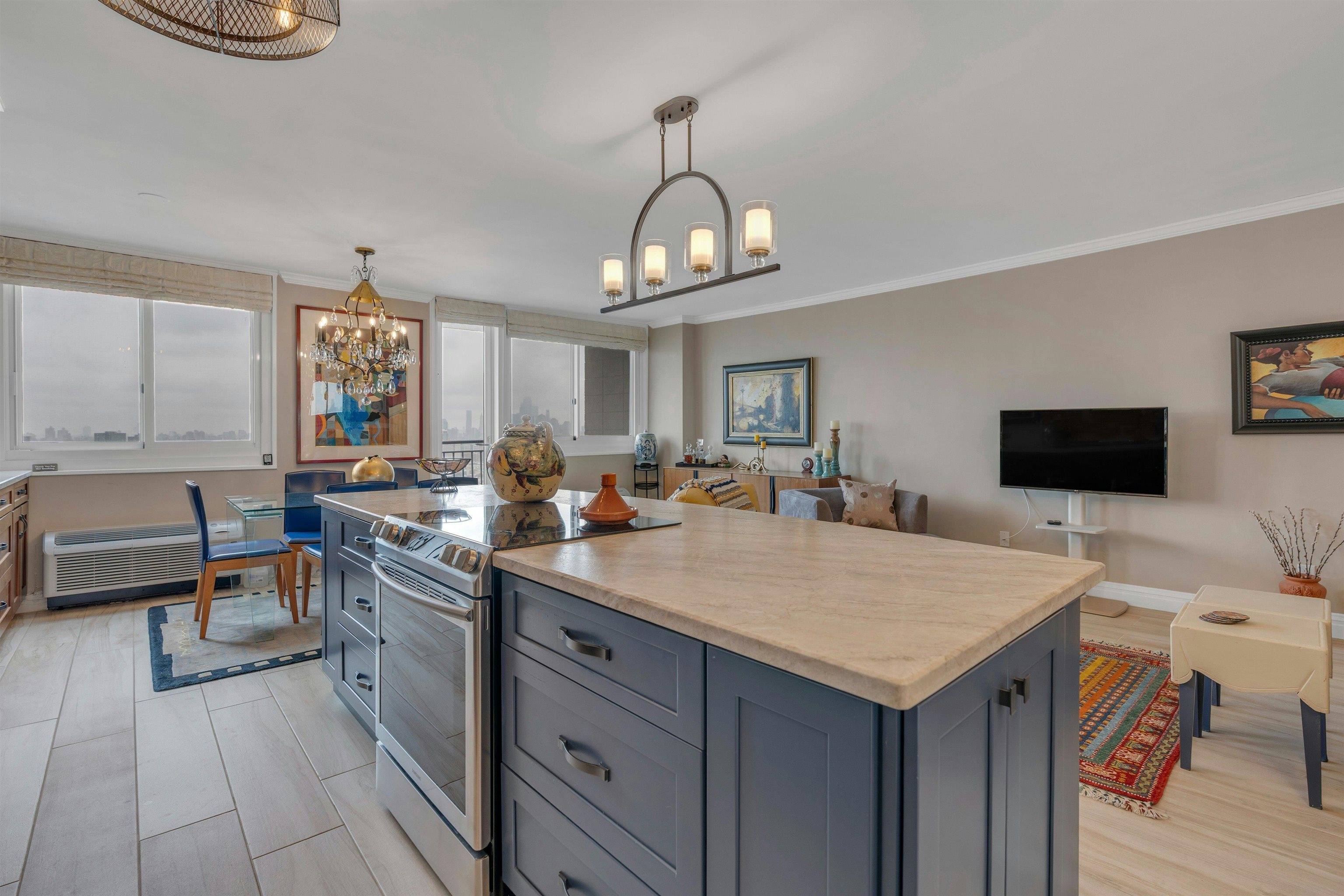 100 MANHATTAN AVE Unit: 2009