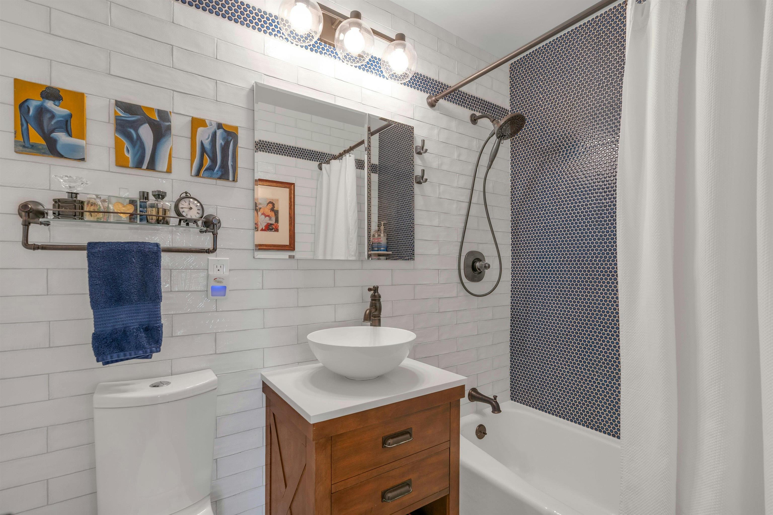 100 MANHATTAN AVE Unit: 2009