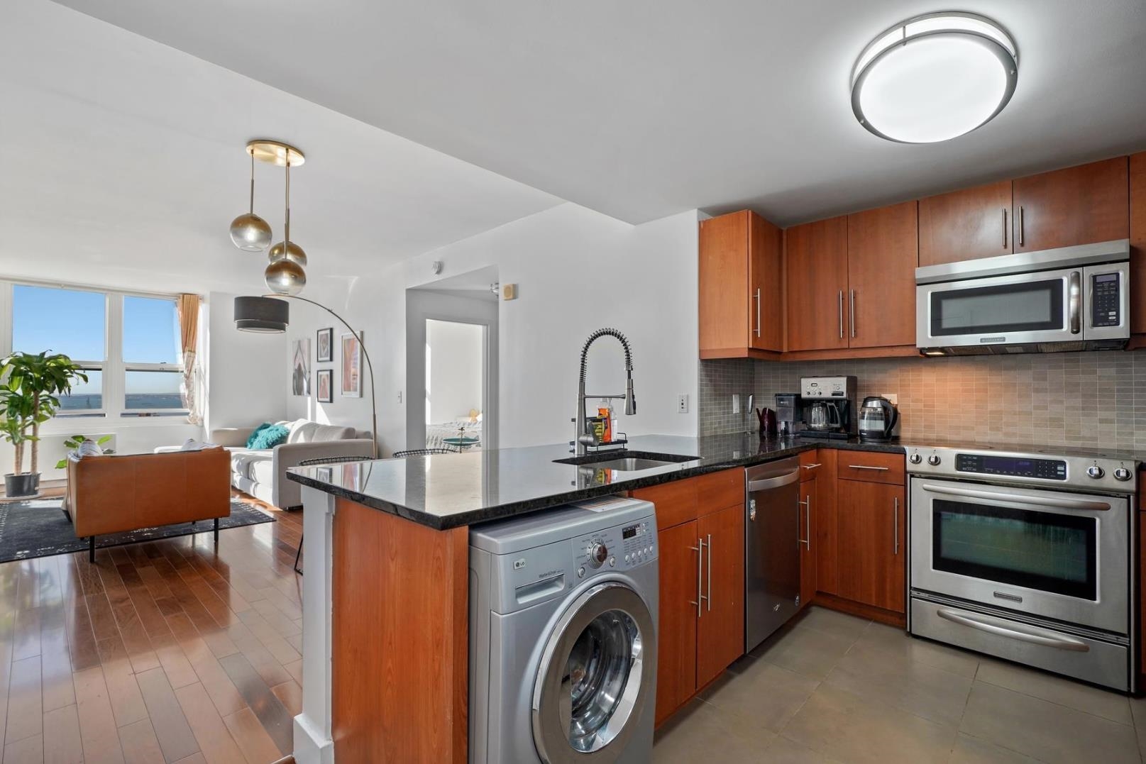 88 MORGAN ST Unit: 3906