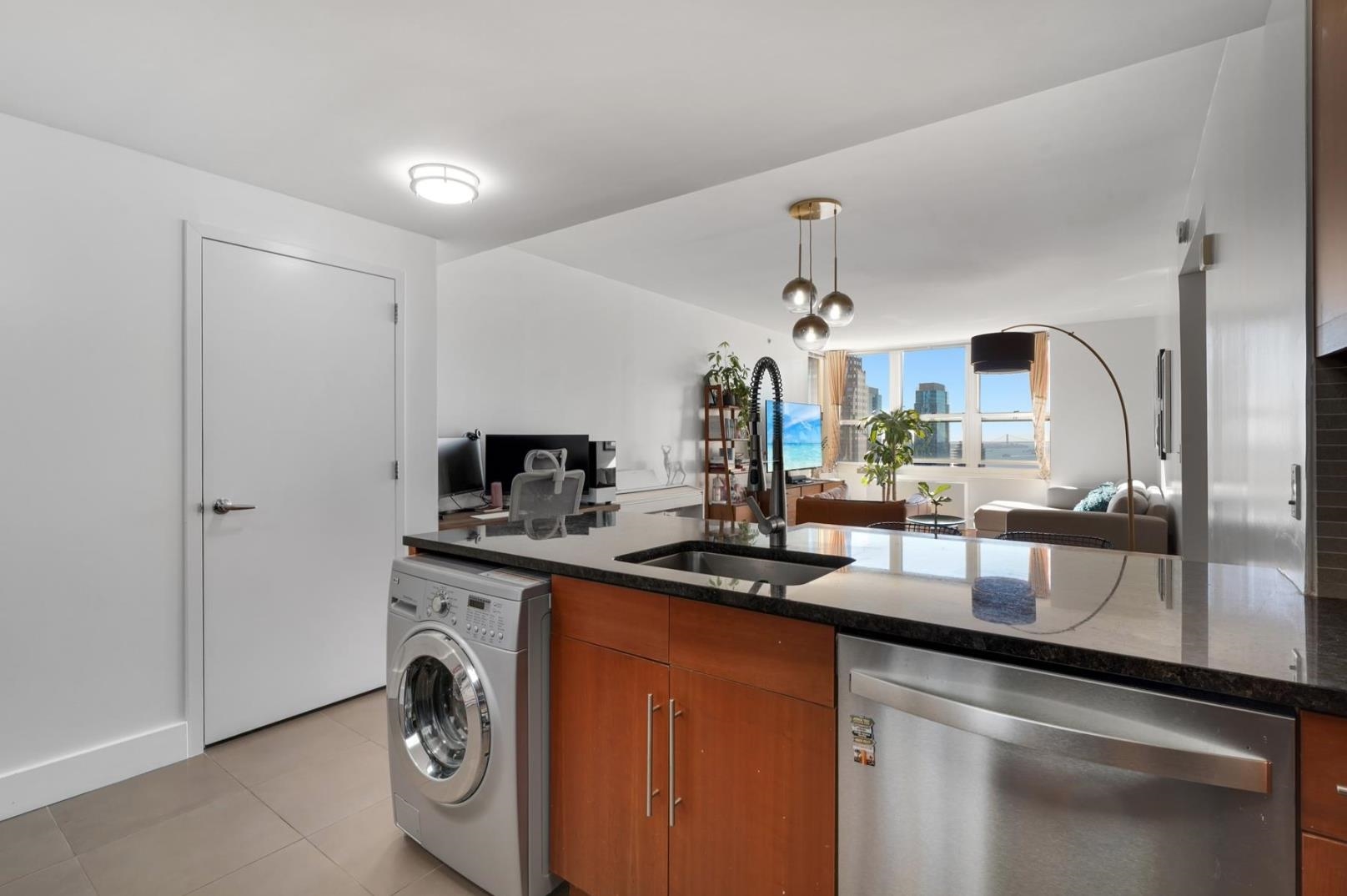 88 MORGAN ST Unit: 3906