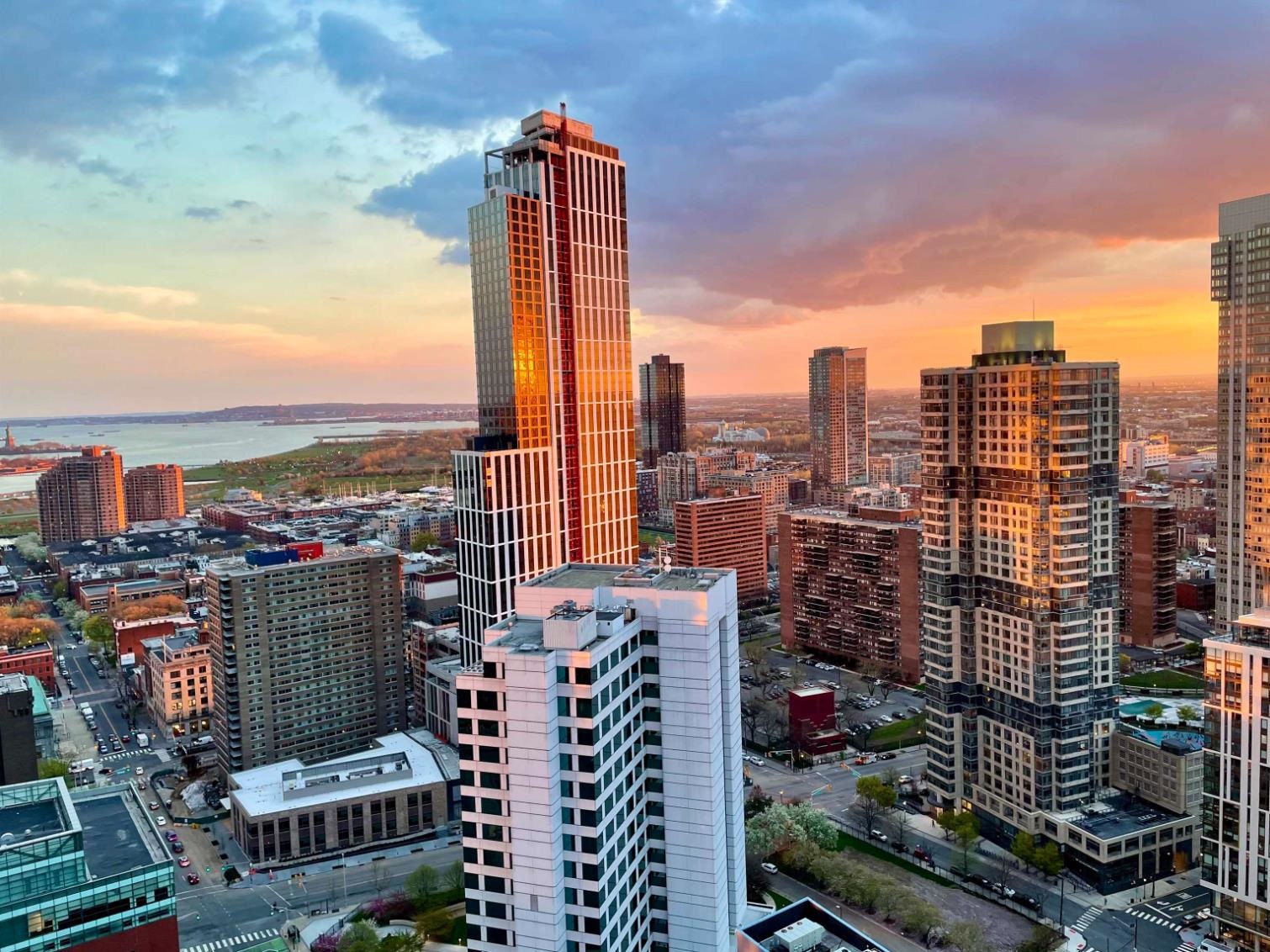 88 MORGAN ST Unit: 3906