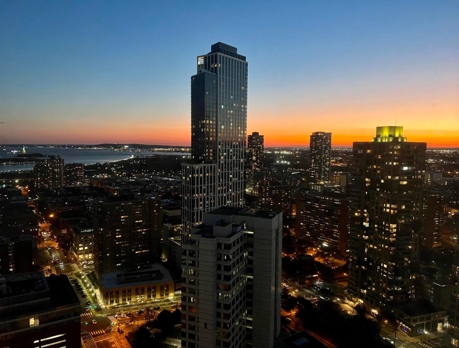 88 MORGAN ST Unit: 3906