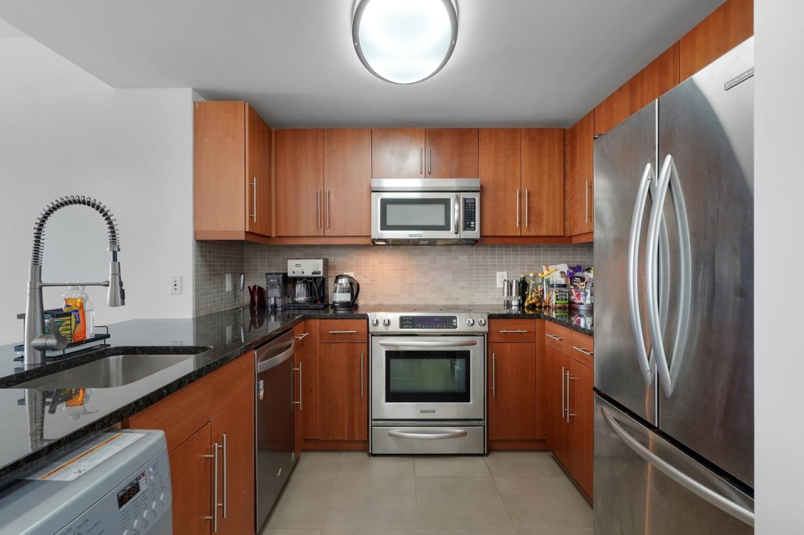 88 MORGAN ST Unit: 3906