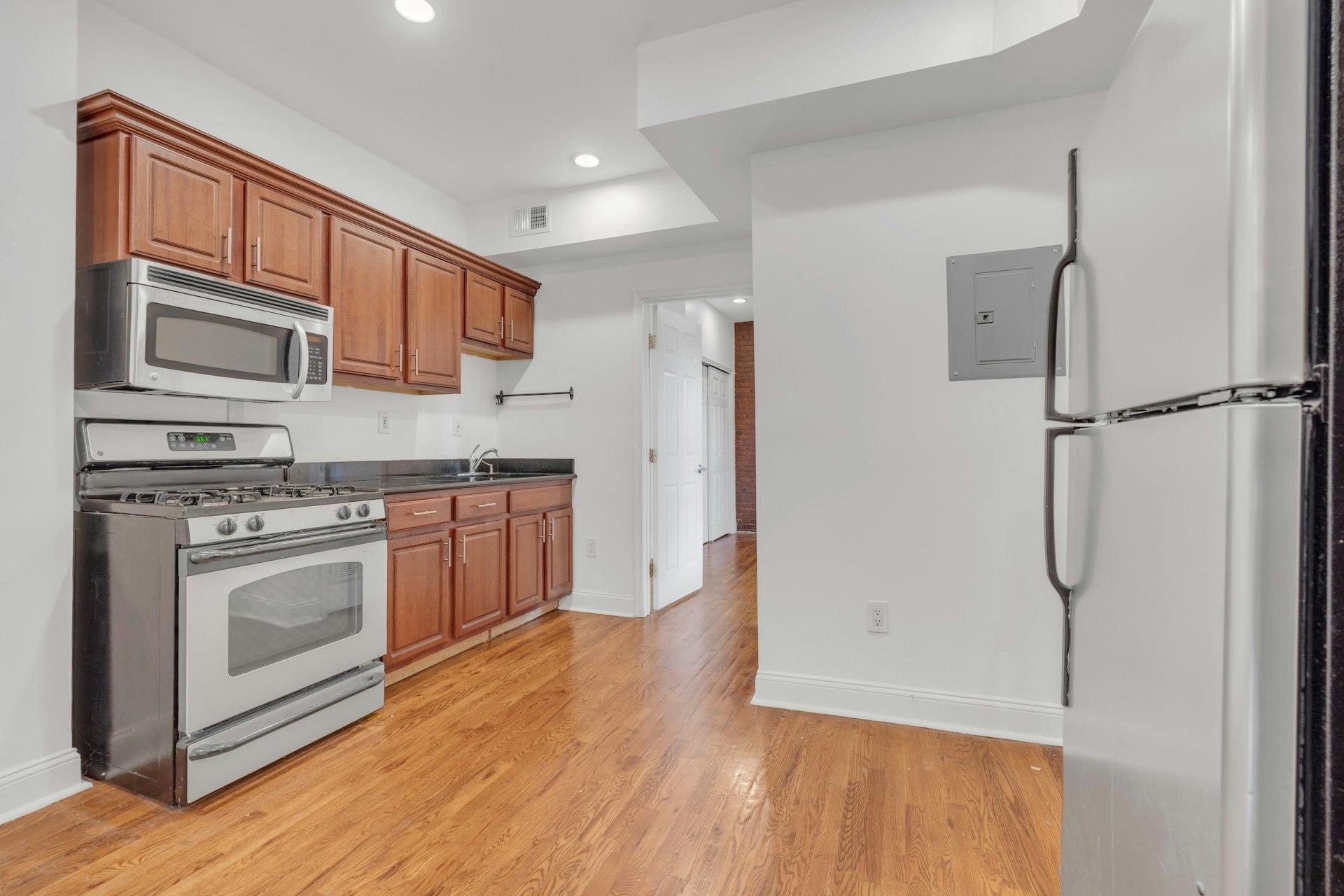 356 VARICK ST Unit: 2