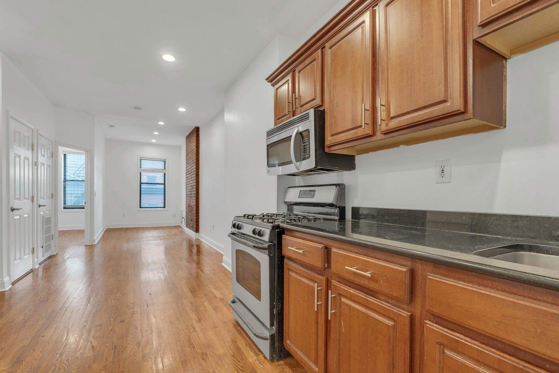 356 VARICK ST Unit: 2
