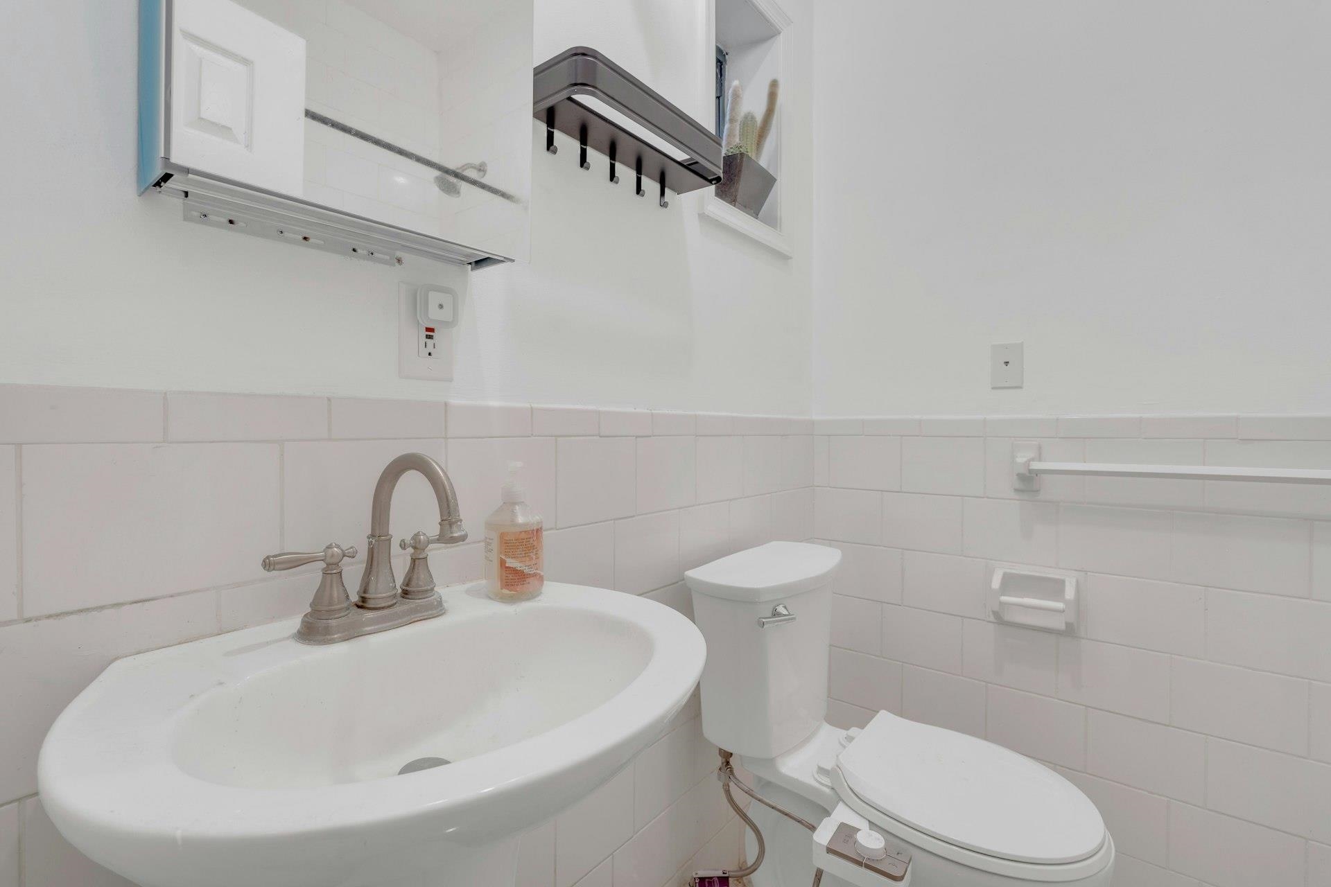 356 VARICK ST Unit: 2