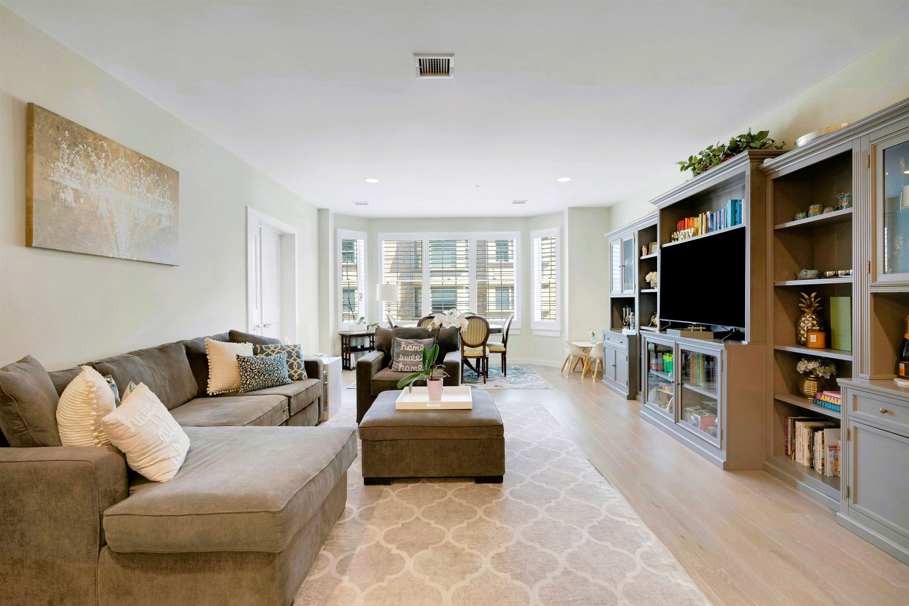 128 HARRISON ST Unit: 404