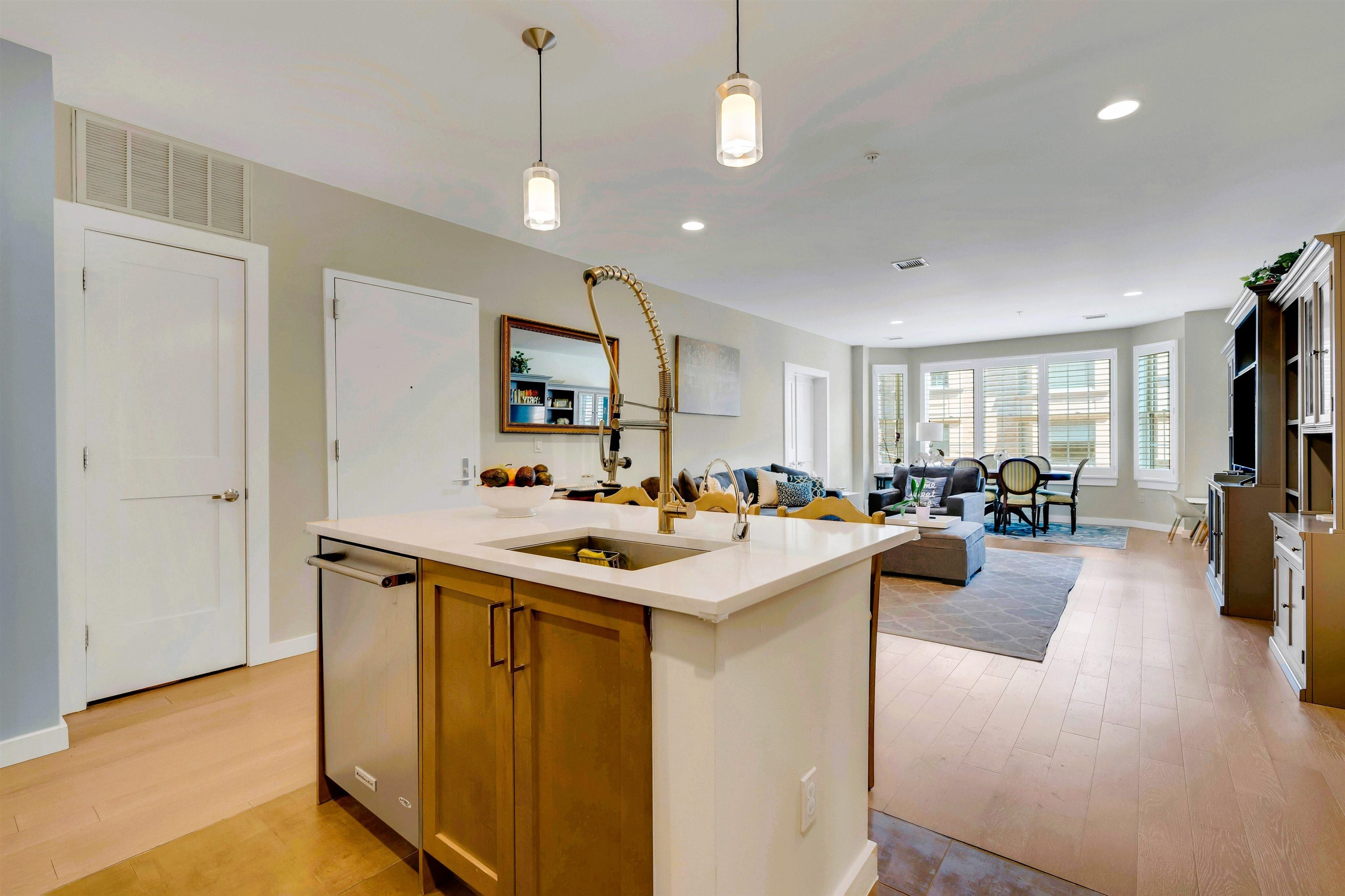 128 HARRISON ST Unit: 404