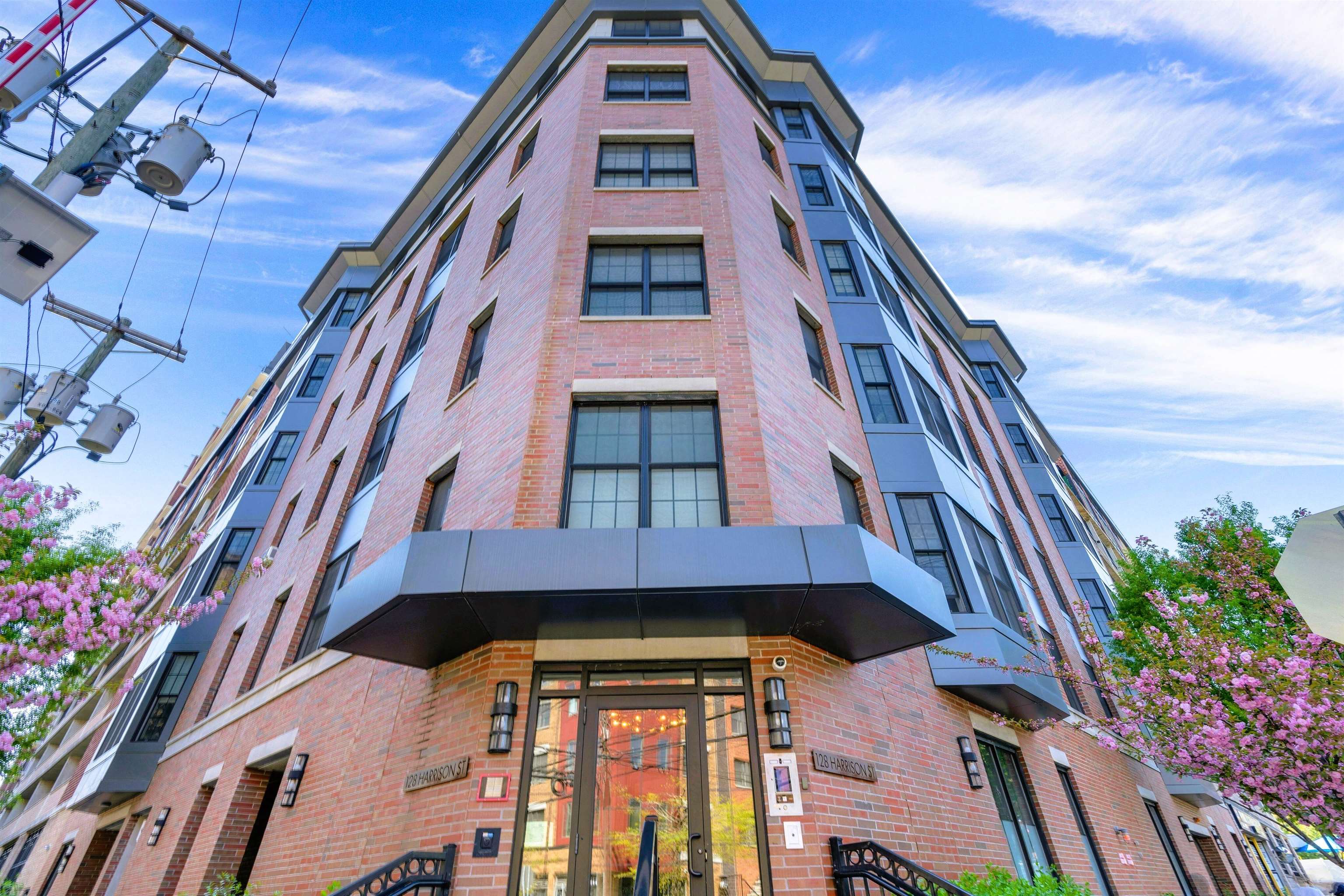 128 HARRISON ST Unit: 404