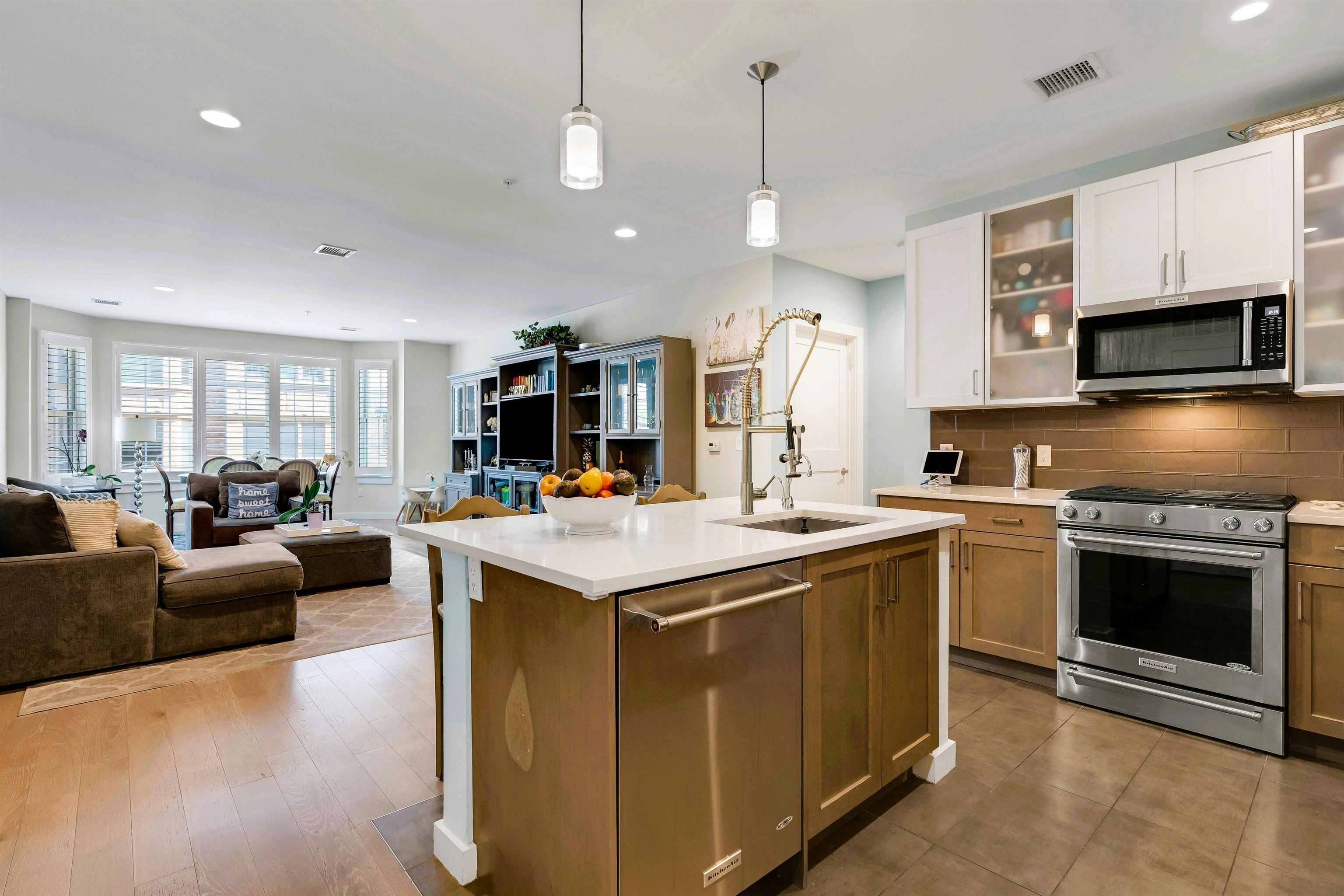 128 HARRISON ST Unit: 404