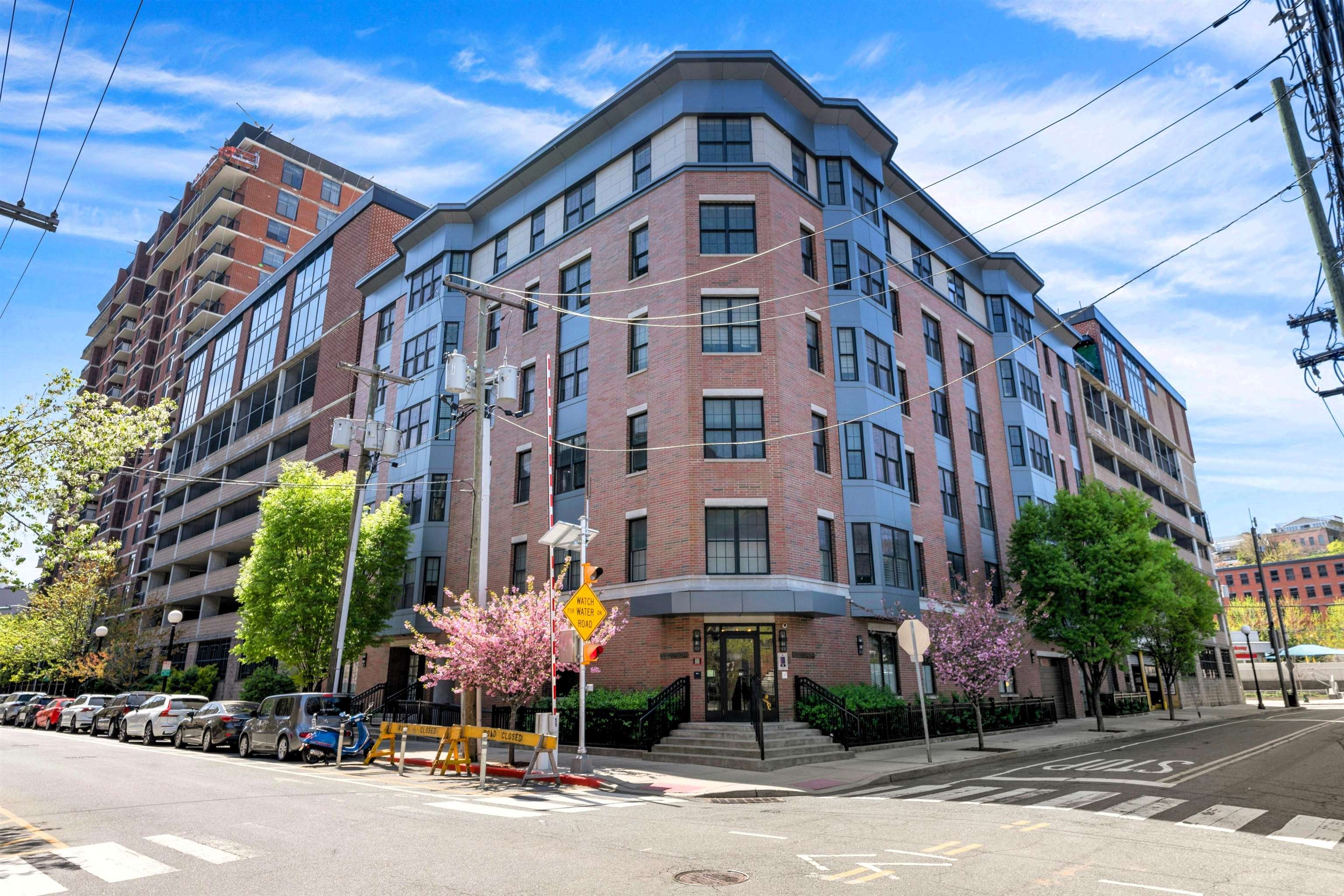 128 HARRISON ST Unit: 404