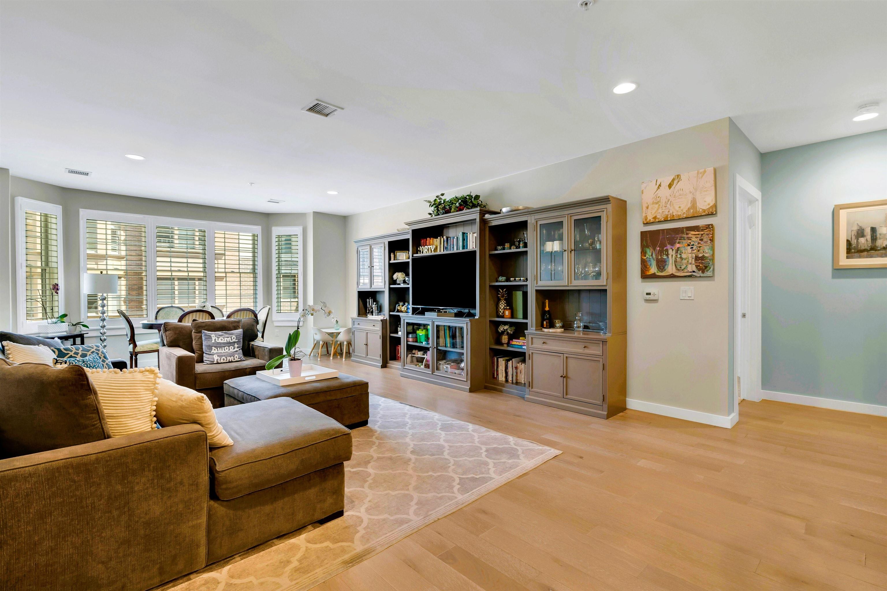 128 HARRISON ST Unit: 404