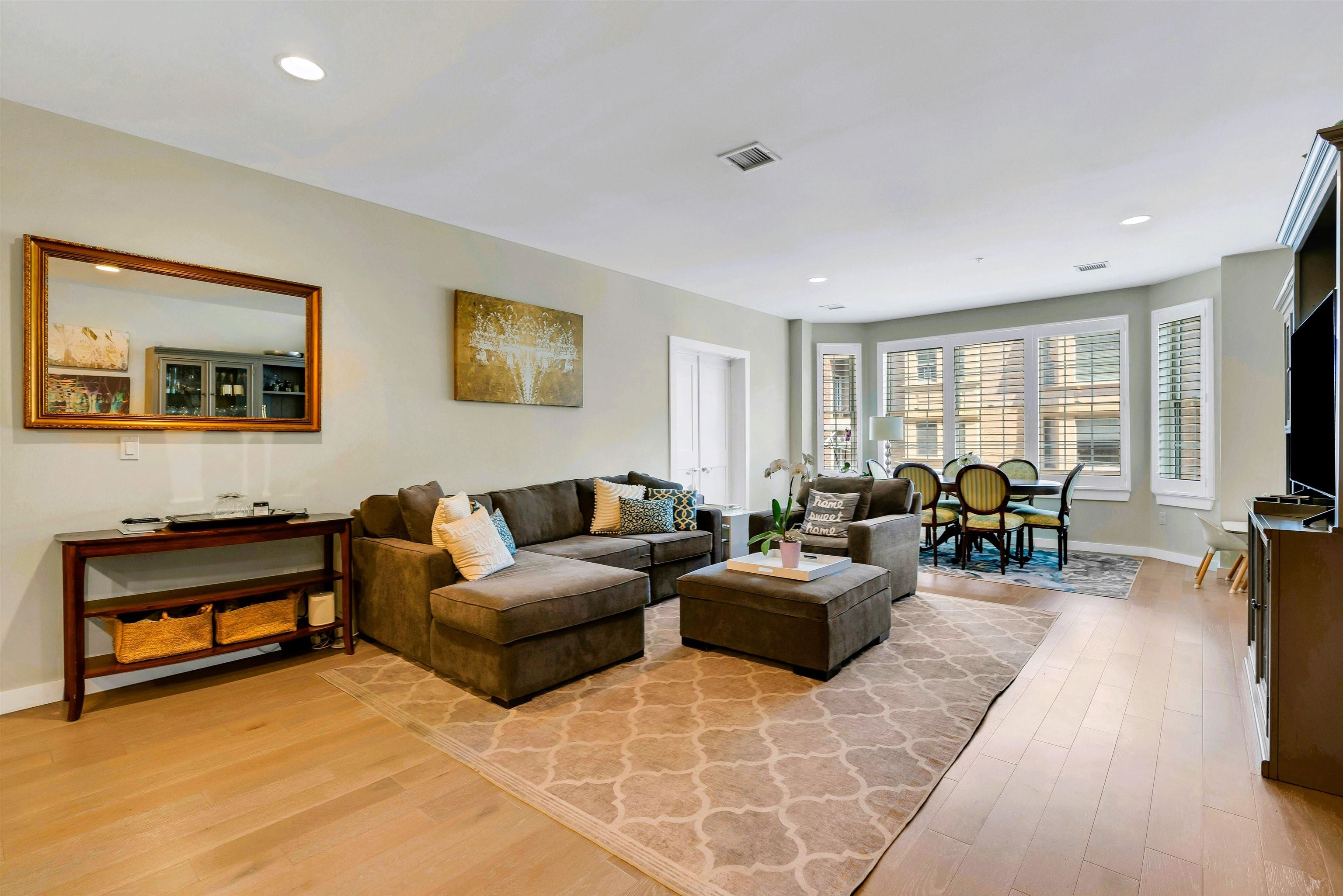 128 HARRISON ST Unit: 404