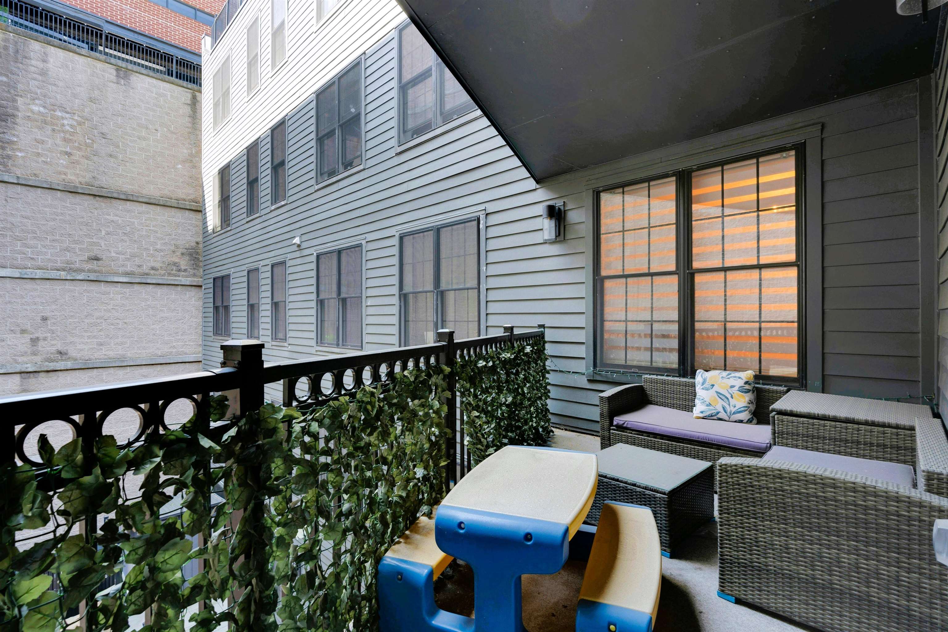 128 HARRISON ST Unit: 404